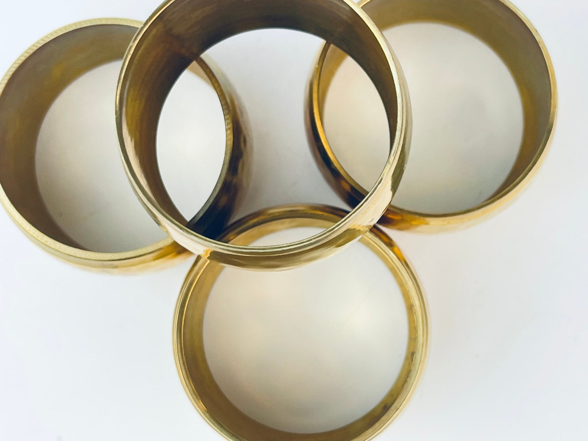 Product image for 'vintage hammered brass barrel shaped napkin ring holders set of four 4 attractive aged metal patina' (view 16a4e4)