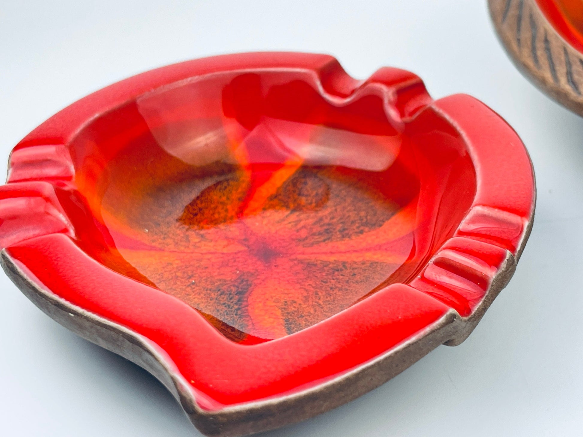 Product image for 'vintage usa pottery tear drop red drip glazed ashtrays made in usa sold individually' (view a44237)