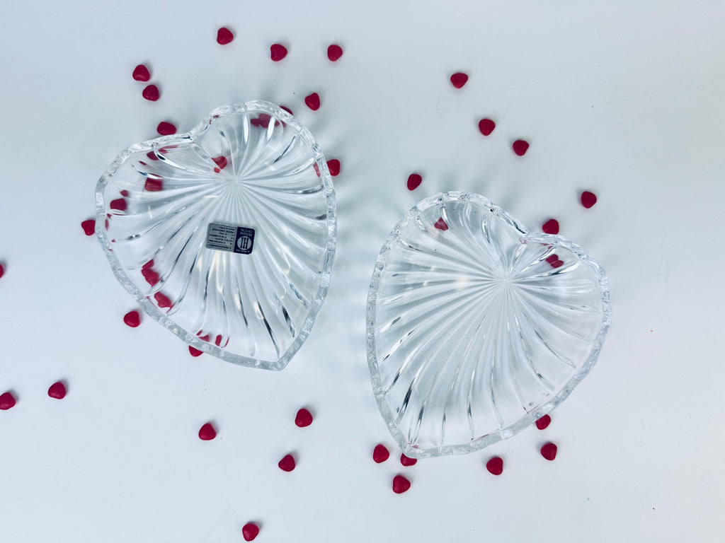 Product image for 'vintage heart shaped ribbon hi tone crystal glass ring dish trinket jar made in korea' (view 195416)
