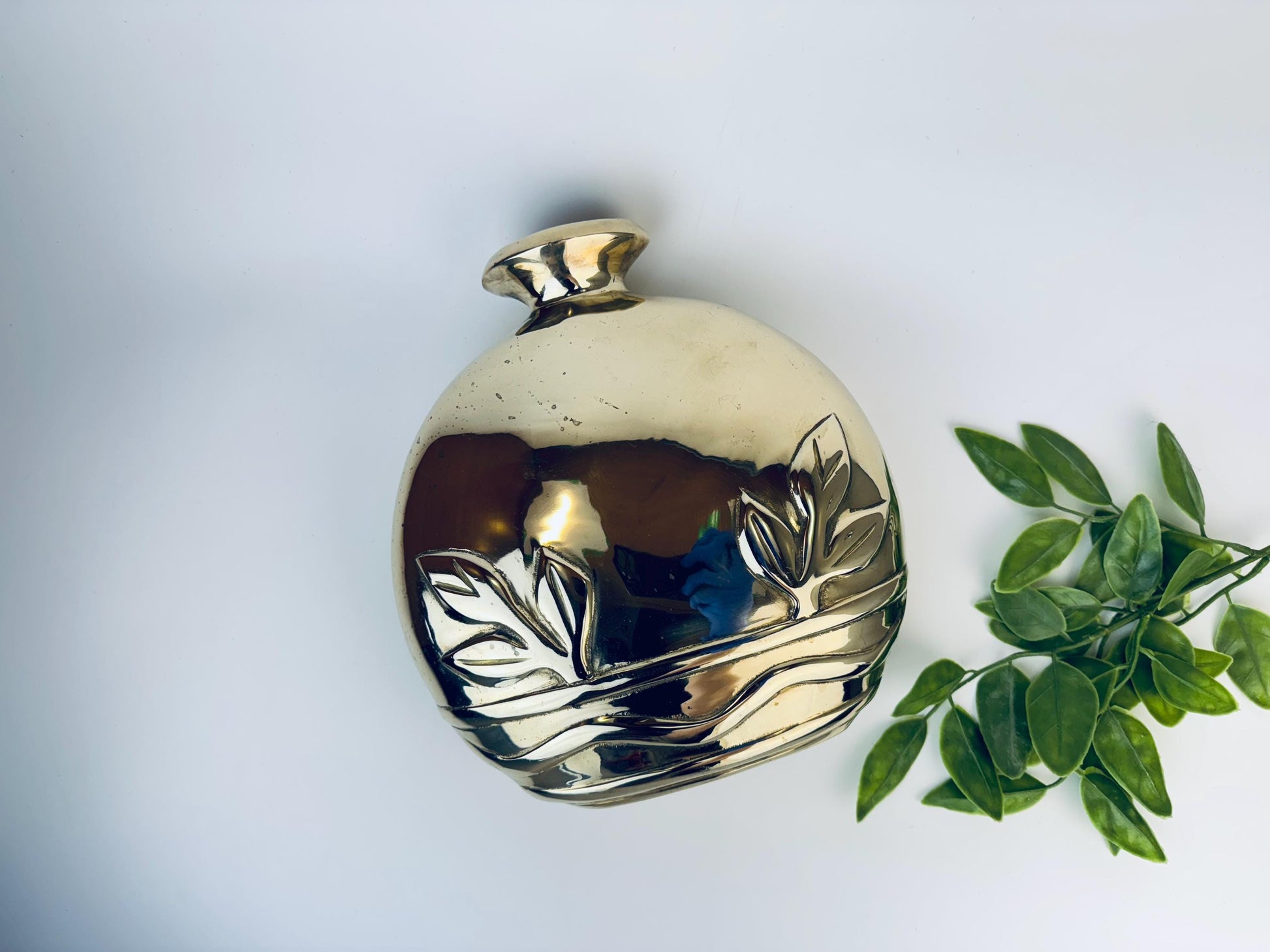Product image for 'vintage dolbi cashier solid brass art deco revival oblong round 10 flask vase made in korea' (view bb9e8f)