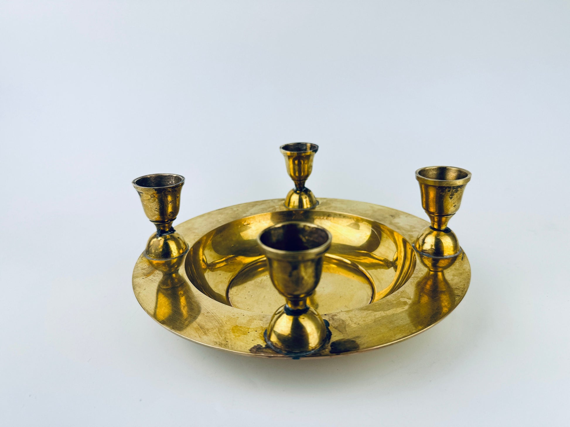 Product image for 'vintage round brass bowl multi candle stick holder centrepiece attractive aged metal patina' (view e5a8d3)