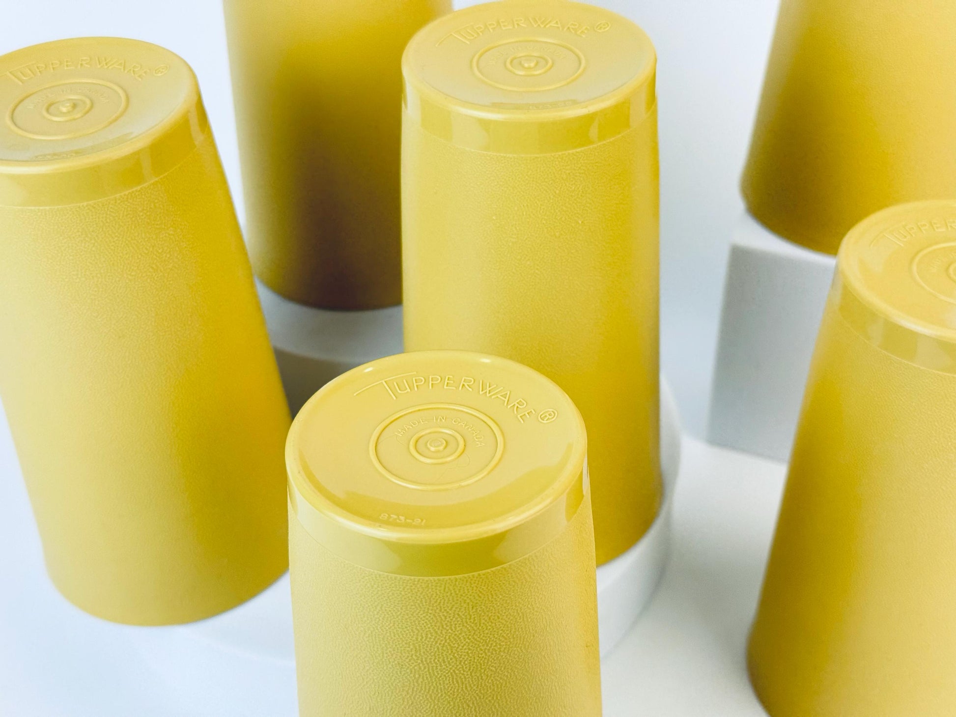Product image for 'vintage golden harvest plastic tupperware cups set of six 6 made in canada' (view 6d95ad)