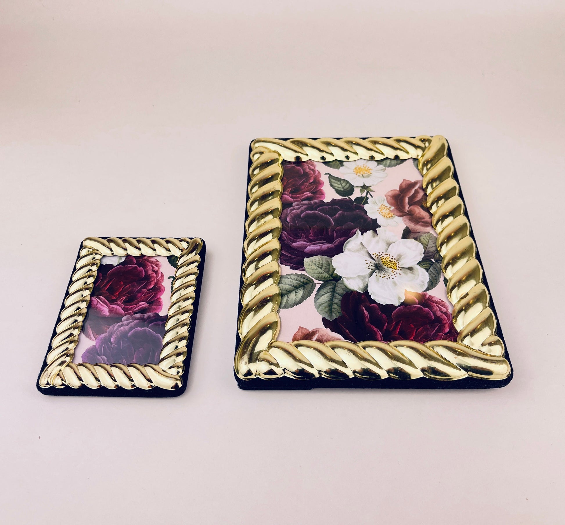 Product image for 'vintage solid brass roped chain gold wall mountable picture frames sold separately' (view 52a850)