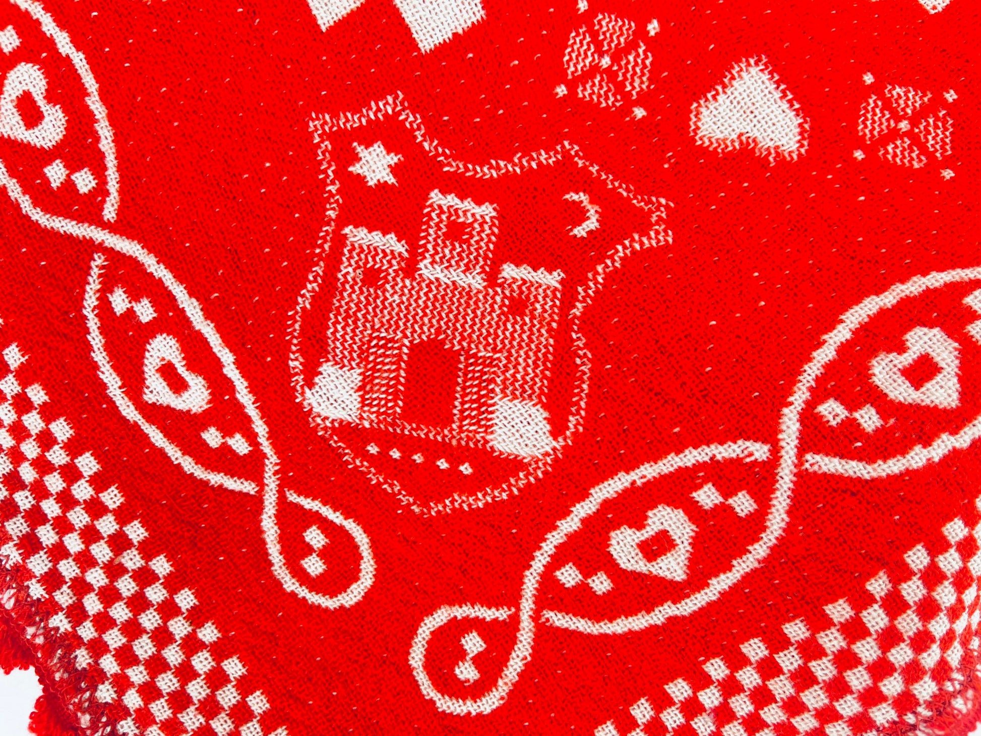 Product image for 'vintage red white austrian folk pattern fabric napkins set of four 4' (view 511ddb)