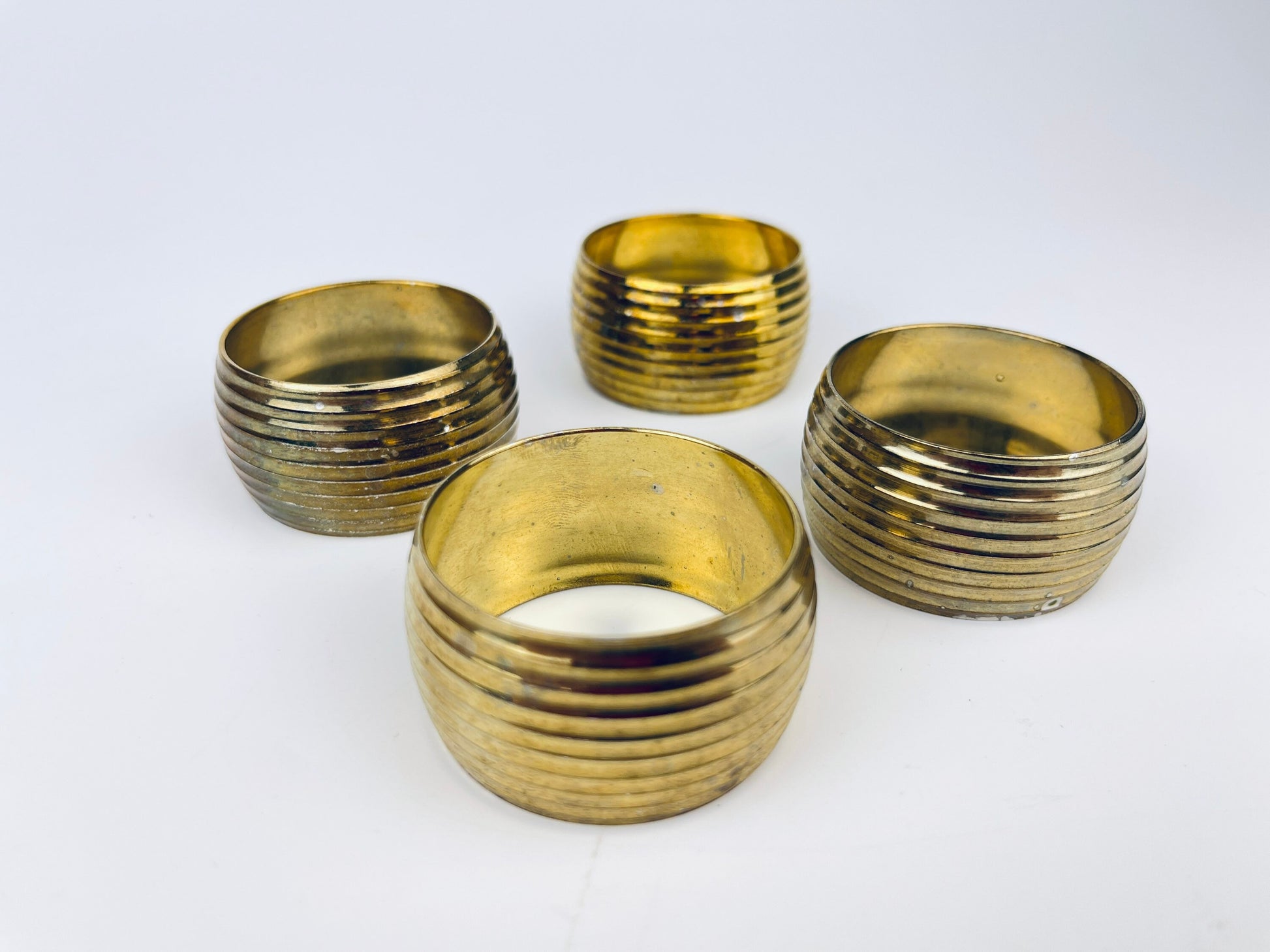 Product image for 'vintage striped brass napkin ring holders set of four 4' (view 869ea9)