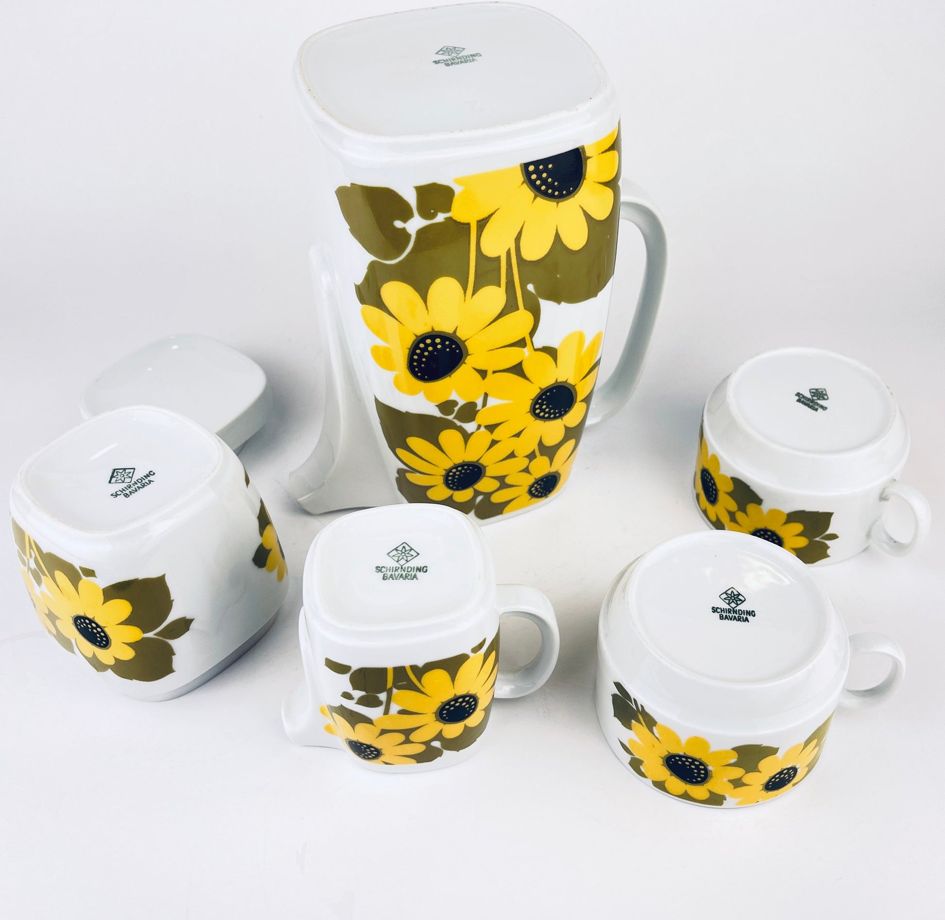 Product image for 'vintage yellow daisy tea set schirnding bavaria tea kettle cream sugar tea cups' (view 36af84)