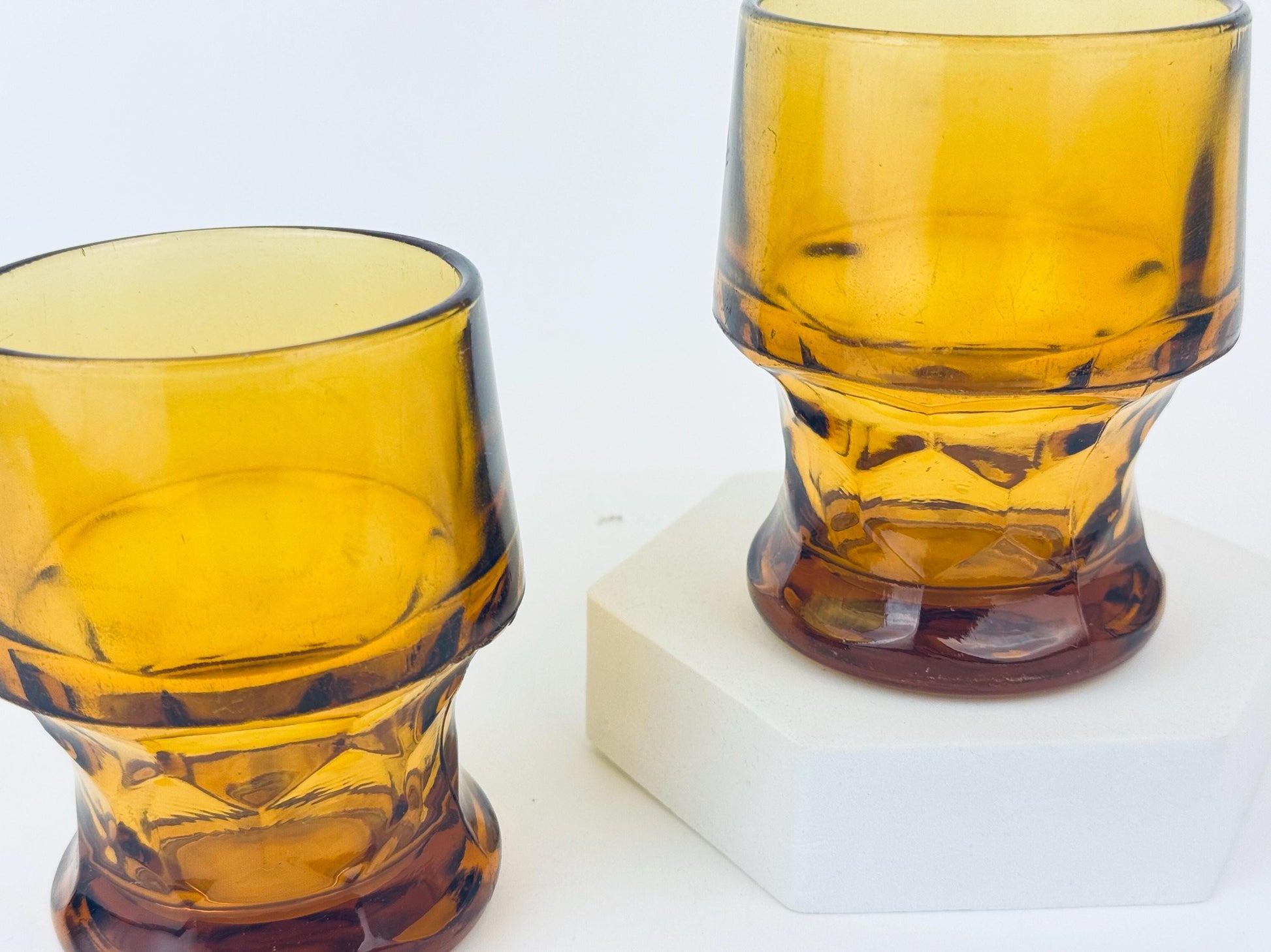 Product image for 'vintage amber chiselled heavy glass tumblers set of 2 mid century modern barware' (view dee191)
