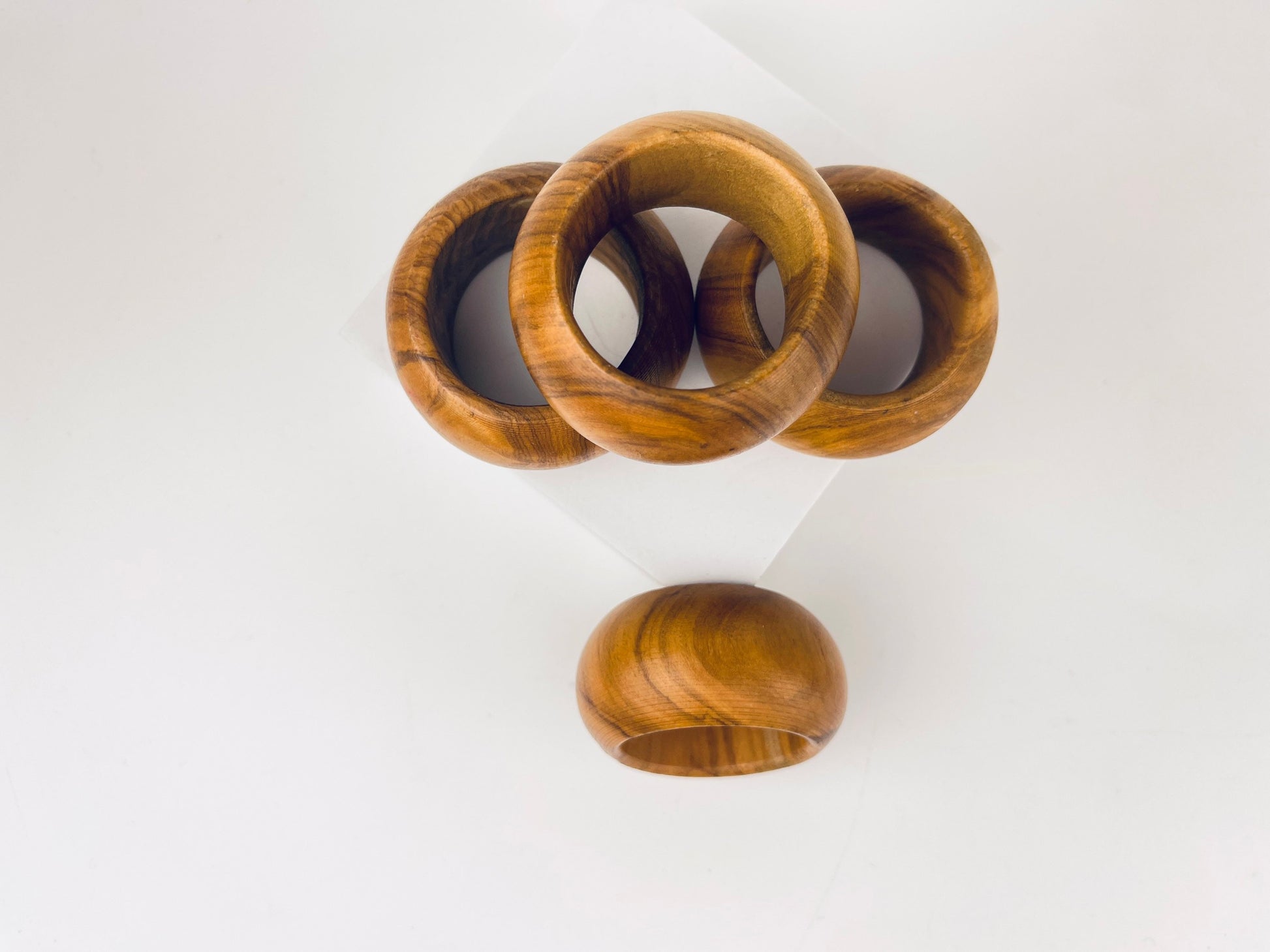 Product image for 'vintage 1970s round wooden napkin rings set of 4' (view cb4a1e)