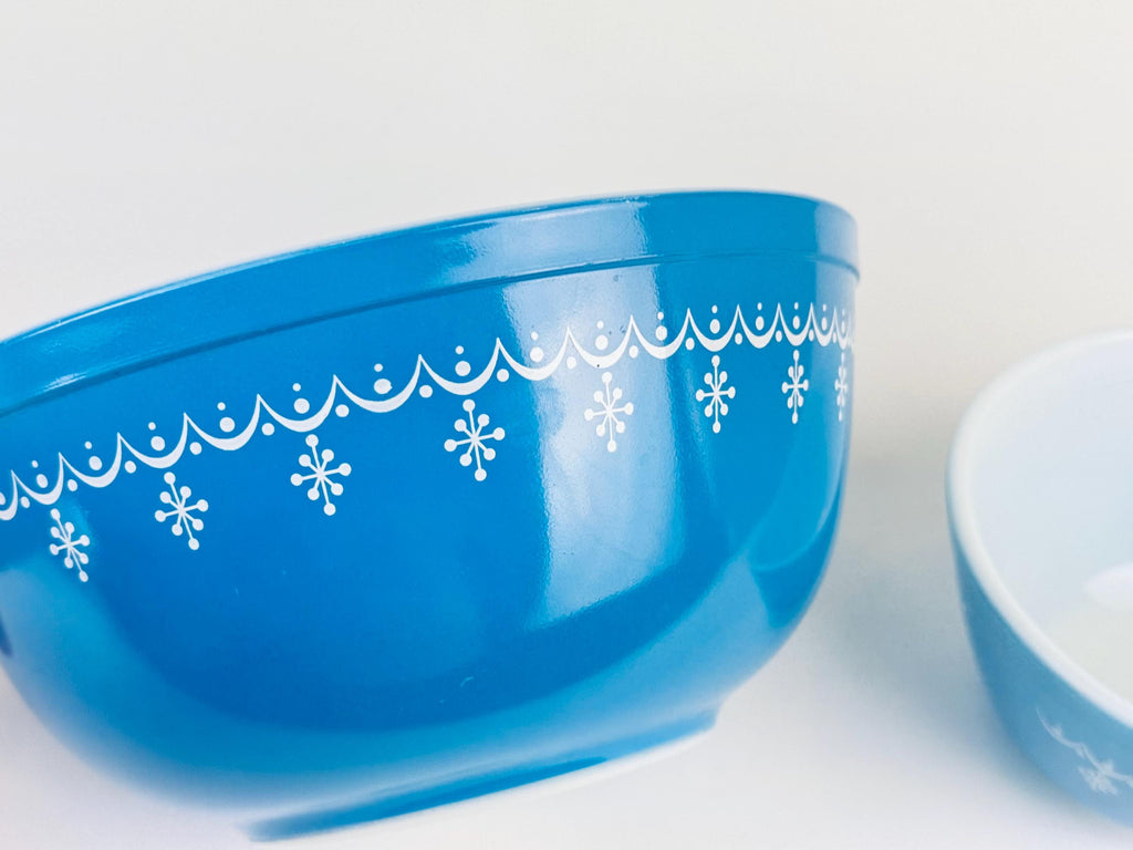 Product image for 'vintage snowflake blue garland pyrex glass mixing bowls sold separately' (view 79b815)