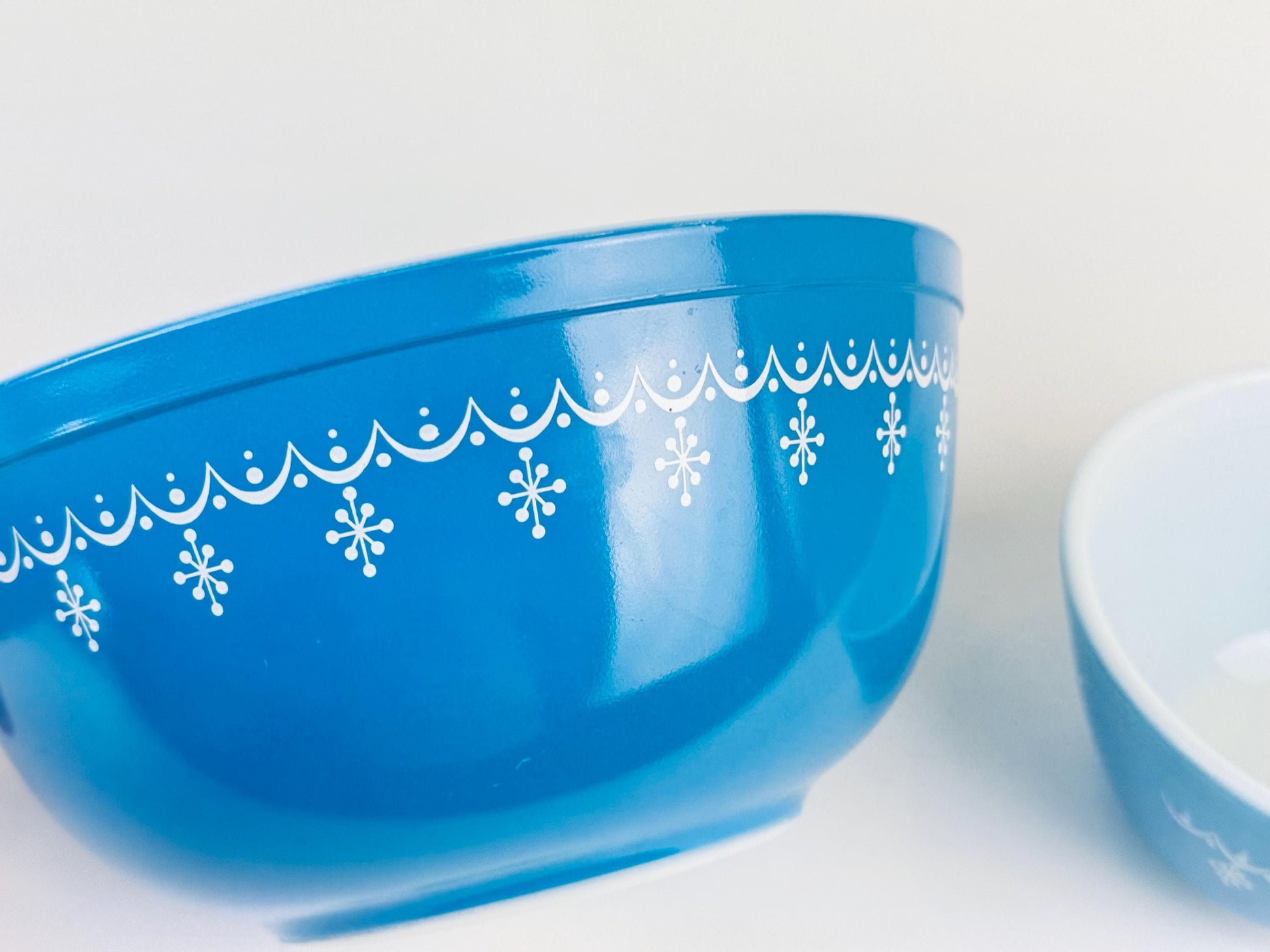 Product image for 'vintage snowflake blue garland pyrex glass mixing bowls sold separately' (view 79b815)
