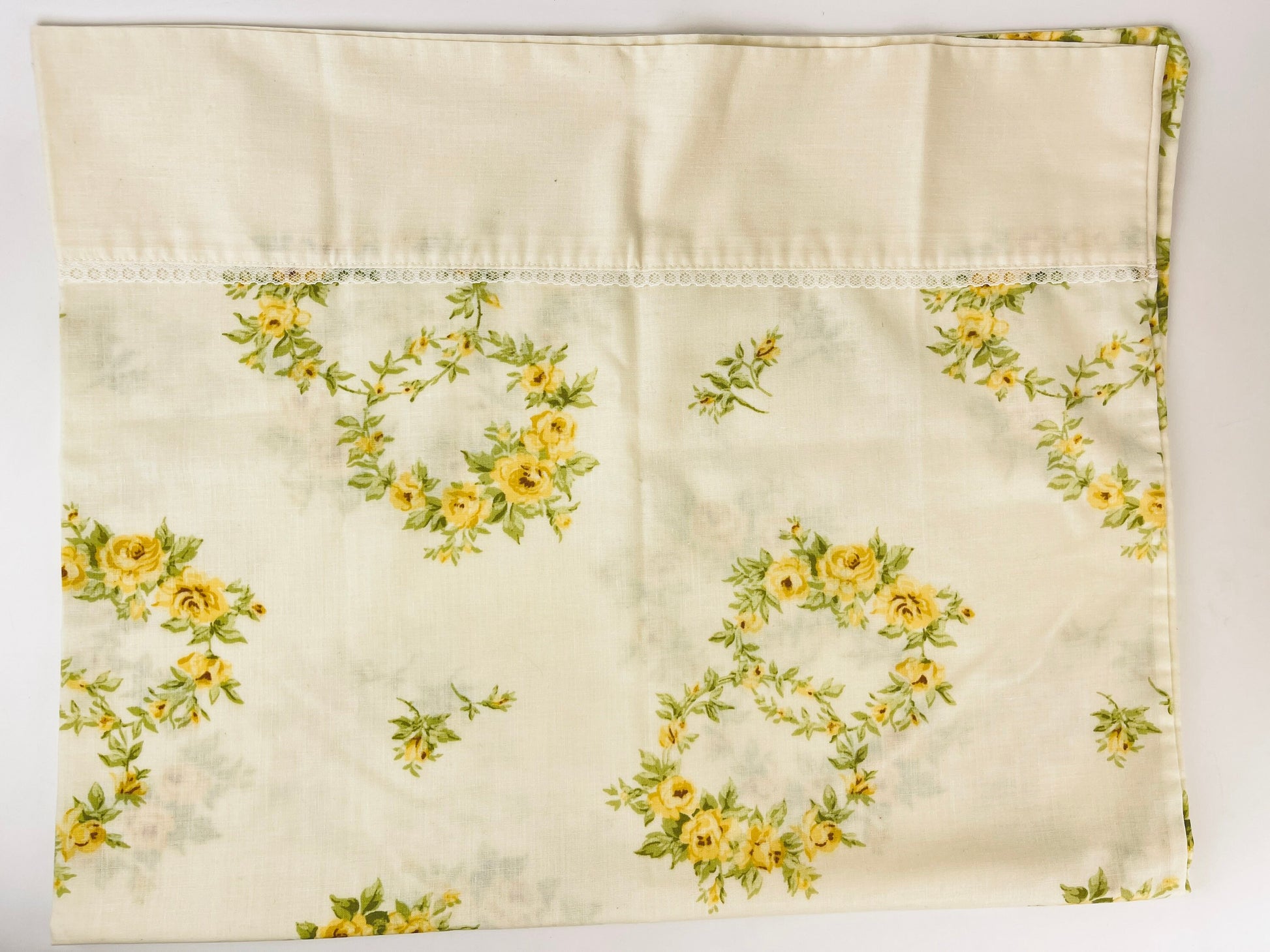 Product image for 'vintage dan river dantrel standard queen beige yellow floral pillow cases set of two 2 no iron muslin made in usa' (view 40fc91)
