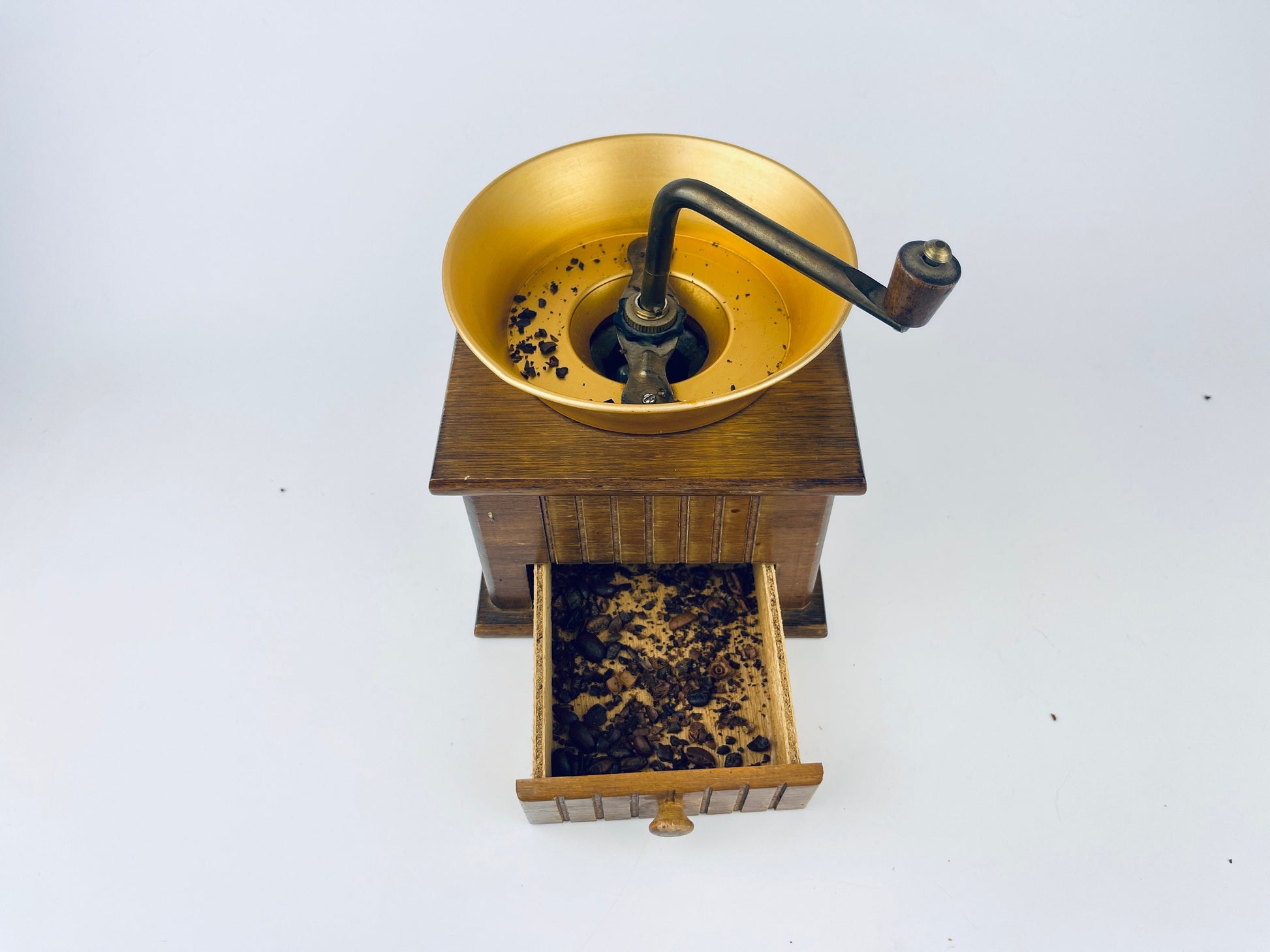 Product image for 'vintage manual coffee grinder wood metal made in taiwan' (view 5dc8b3)