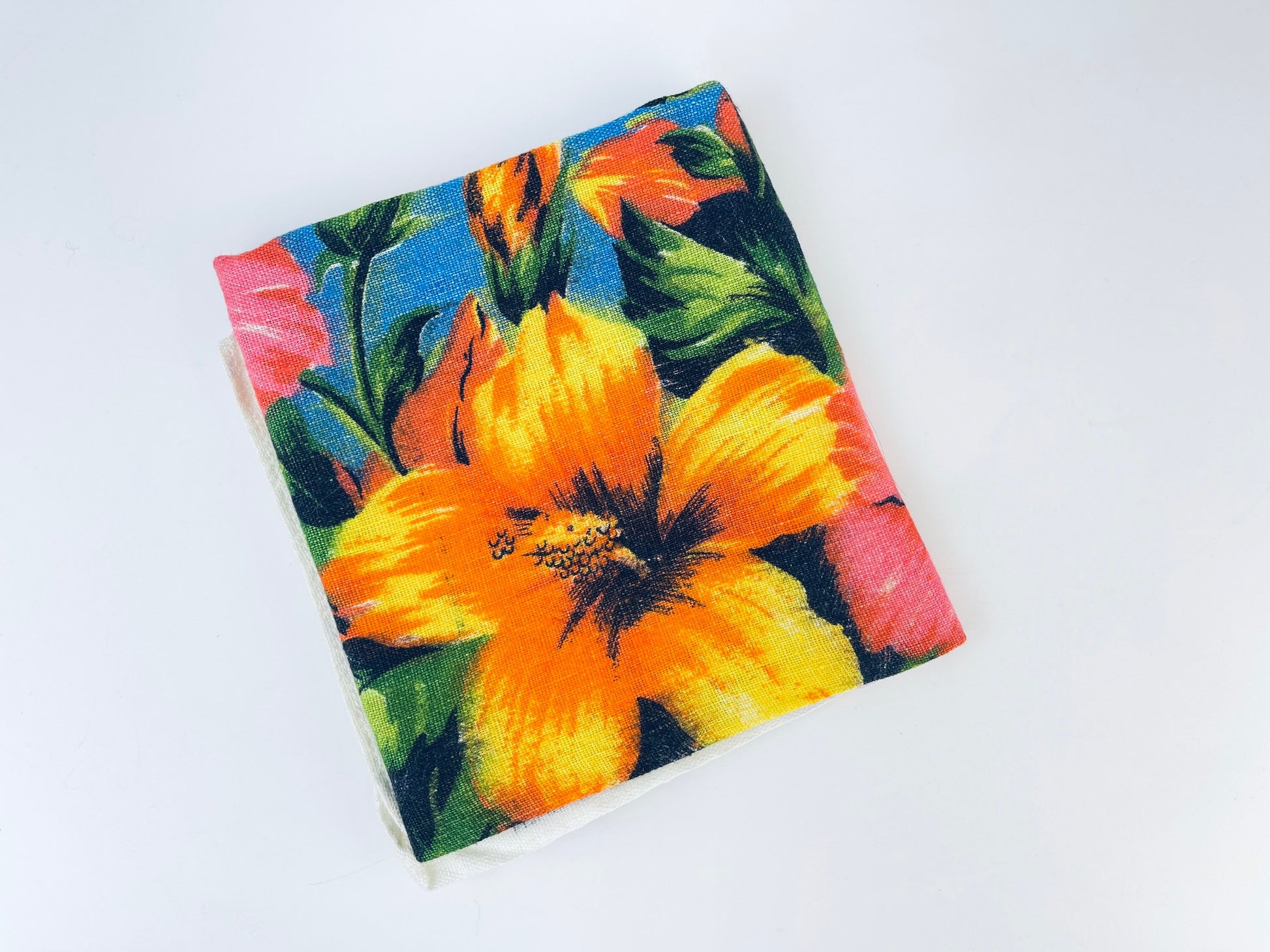Product image for 'vintage large floral print bermuda souvenir linen tea towel tapestry kitchen statement towel made in ireland by lamont' (view a1ac2a)