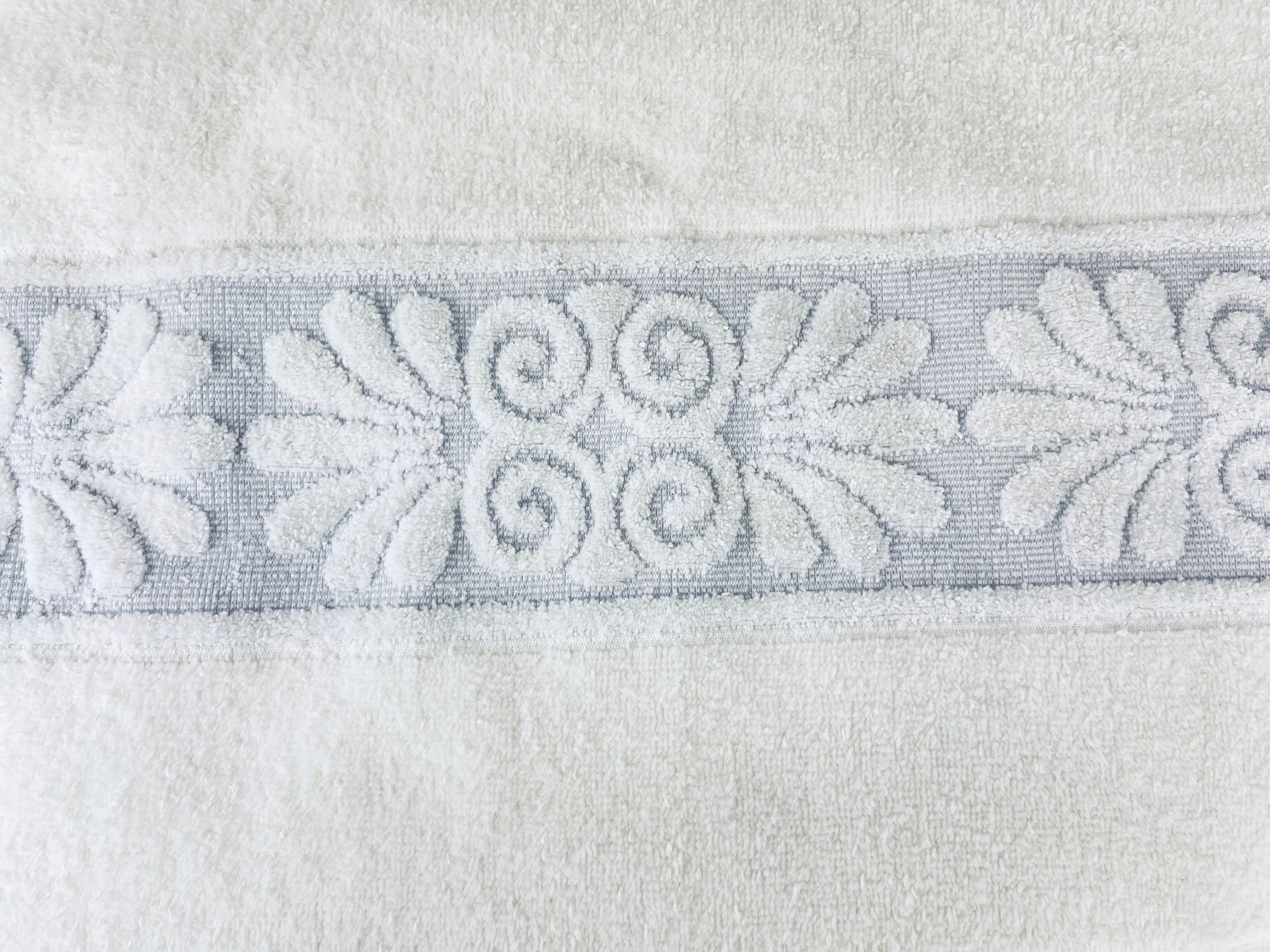 Product image for 'vintage cannon monticello rectangular fringe bath towel made in usa cotton polyester blend pink white yellow blue sold separately' (view 54c2d5)