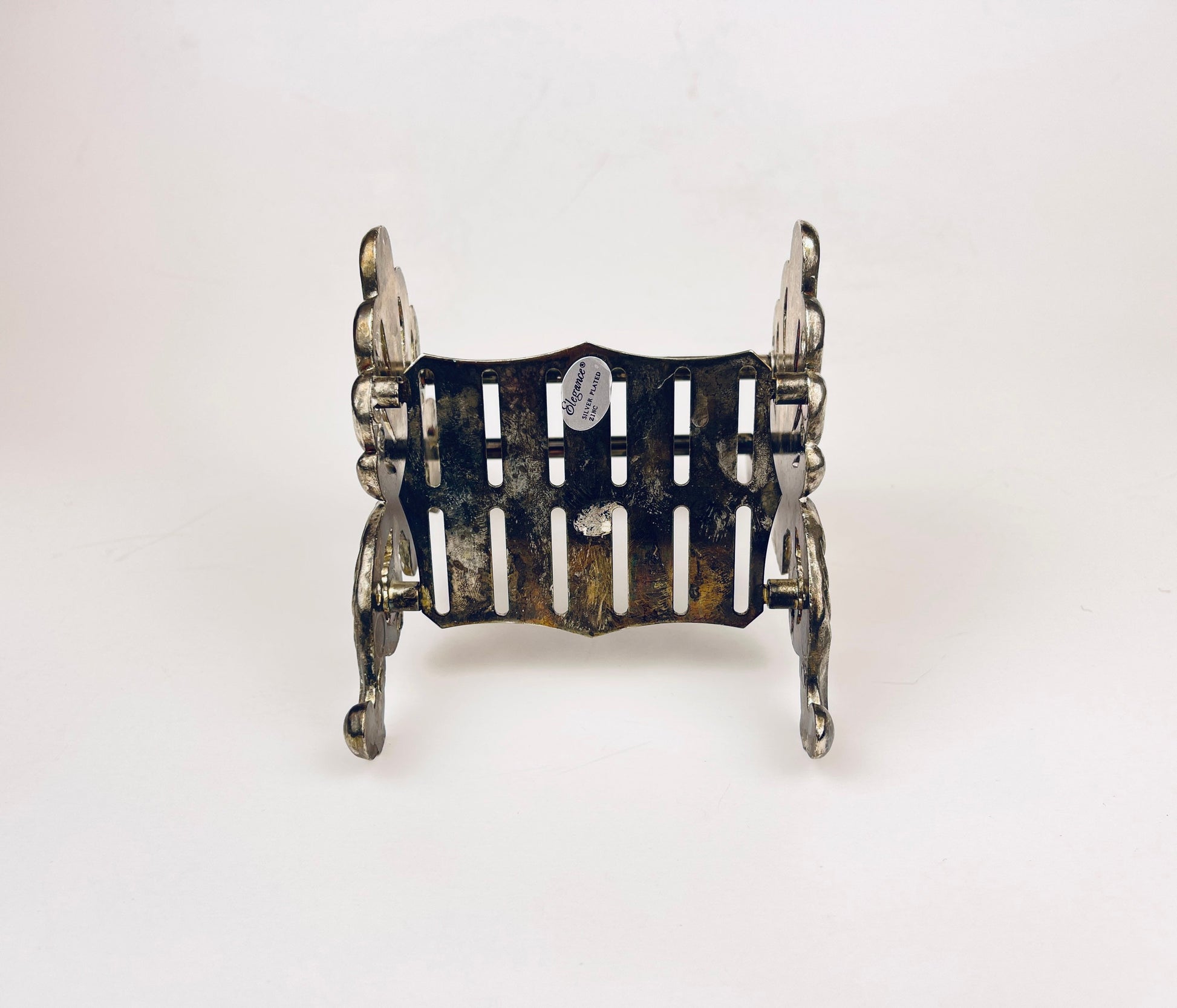 Product image for 'vintage hollywood regency silver knife holder ornate mid century kitchen accent' (view 83881e)