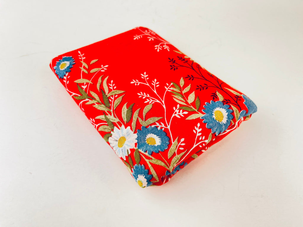 Product image for 'vintage red floral cotton fabric 37 x 51' (view 518f00)