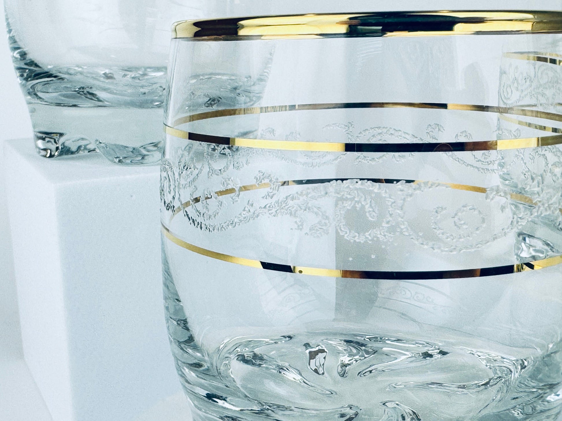 Product image for 'vintage frosted swirl gold striped low ball glasses set of four 4' (view 1f6f9f)