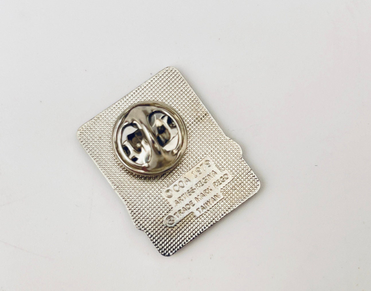 Product image for 'vintage calgary 1988 olympics coca cola pin usa issued made in taiwan new old stock nos pins sold separately' (view f6e7d6)