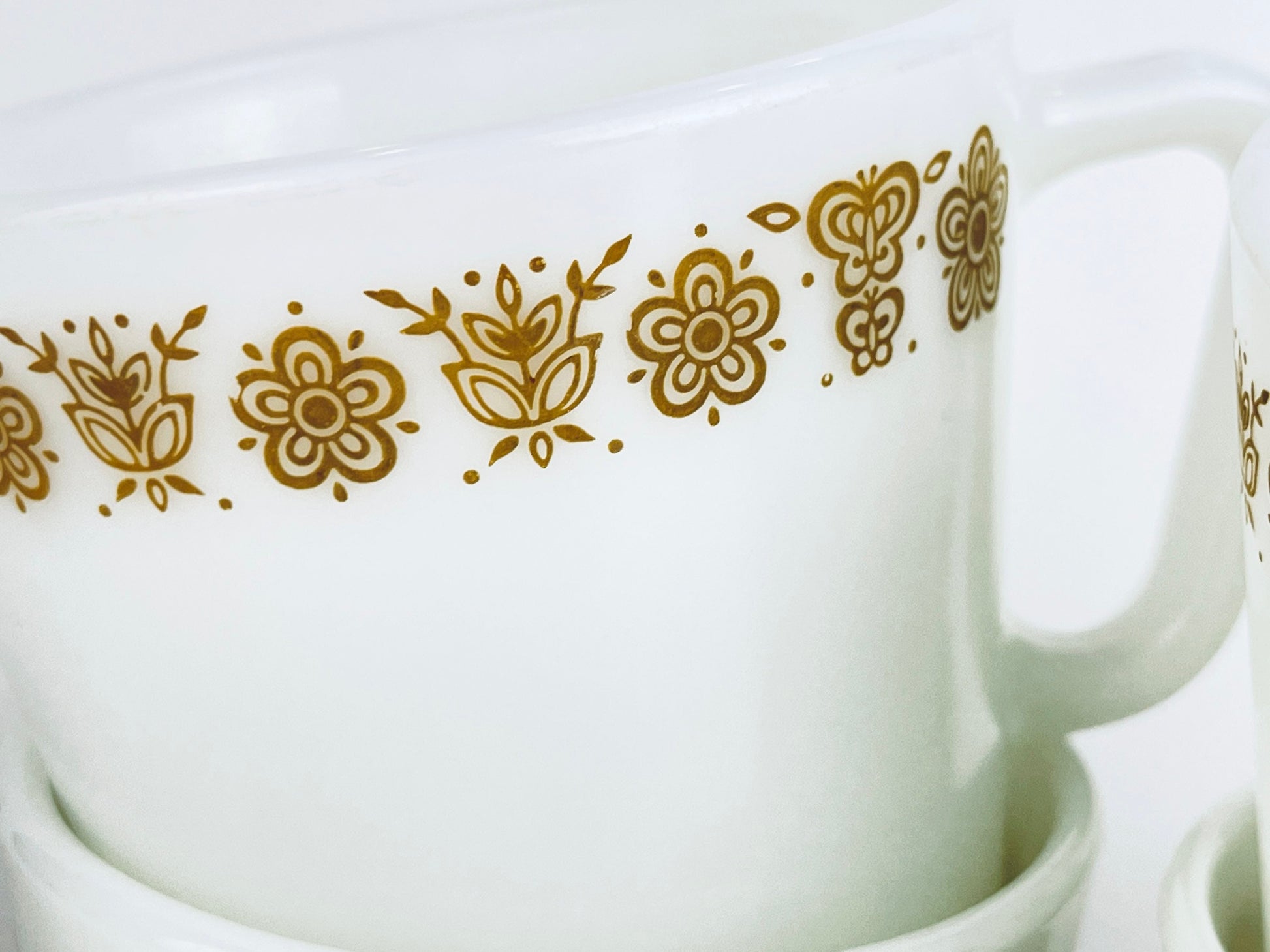 Product image for 'vintage pyrex butterfly gold pattern coffee tea cups set of two 2' (view d03120)