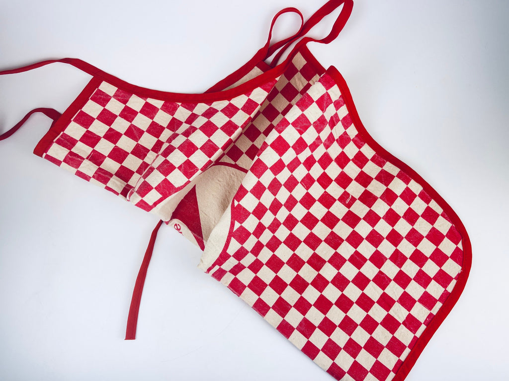 Product image for 'vintage red checkered christie cookies linen full apron red strings' (view 1e7643)