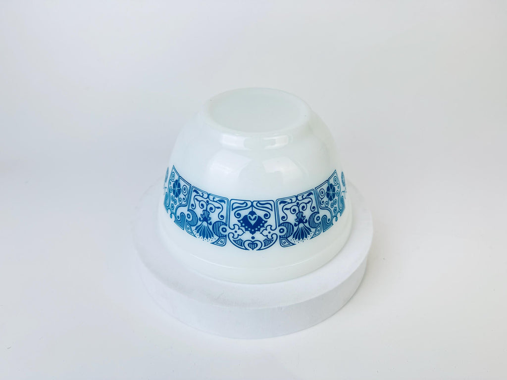 Product image for 'vintage horizon blue pyrex round mixing bowls 401 402 made in usa sold separately' (view d20a22)