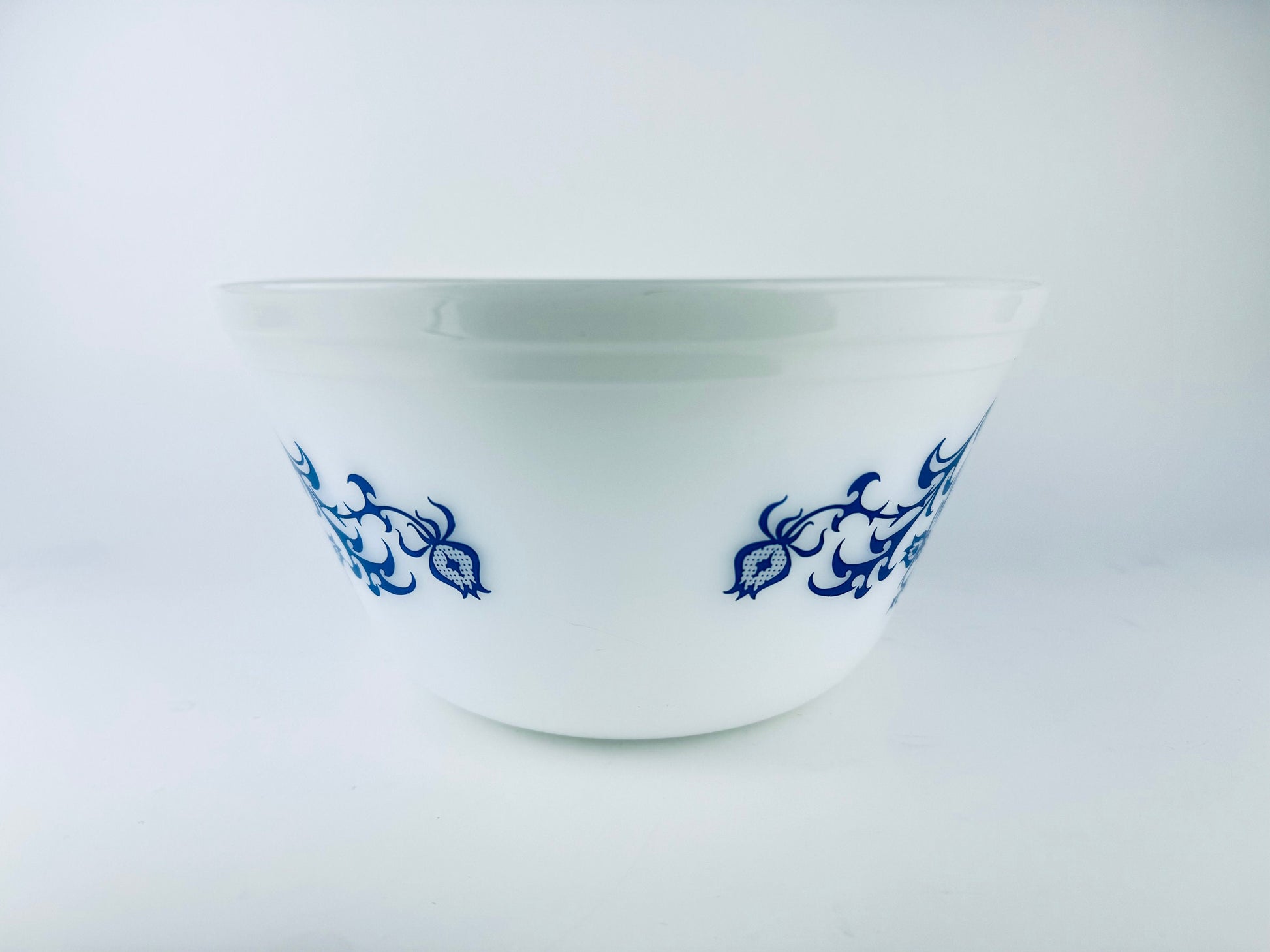 Product image for 'vintage federal glass mixing bowl bucks country blue floral scroll pattern made in usa' (view b6c608)