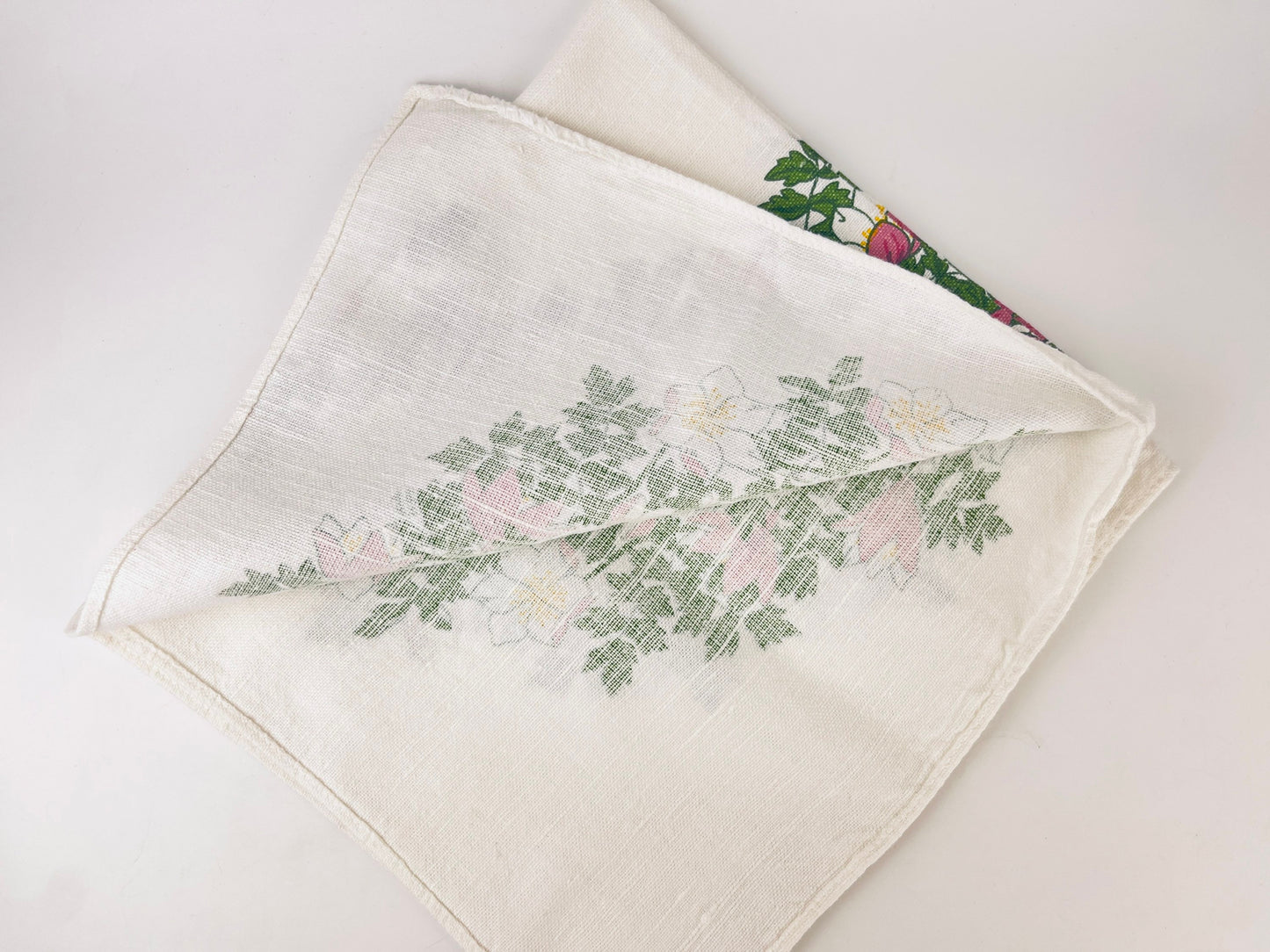 Product image for 'vintage froso handtryck green pink spring floral tablecloth made in sweden' (view b733d1)