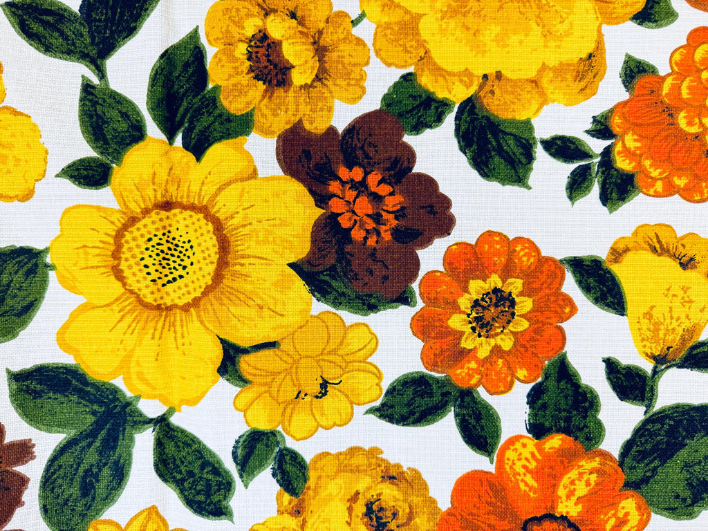 Product image for 'vintage bright large floral print upholstery fabric material 52 x 186' (view e2cb69)