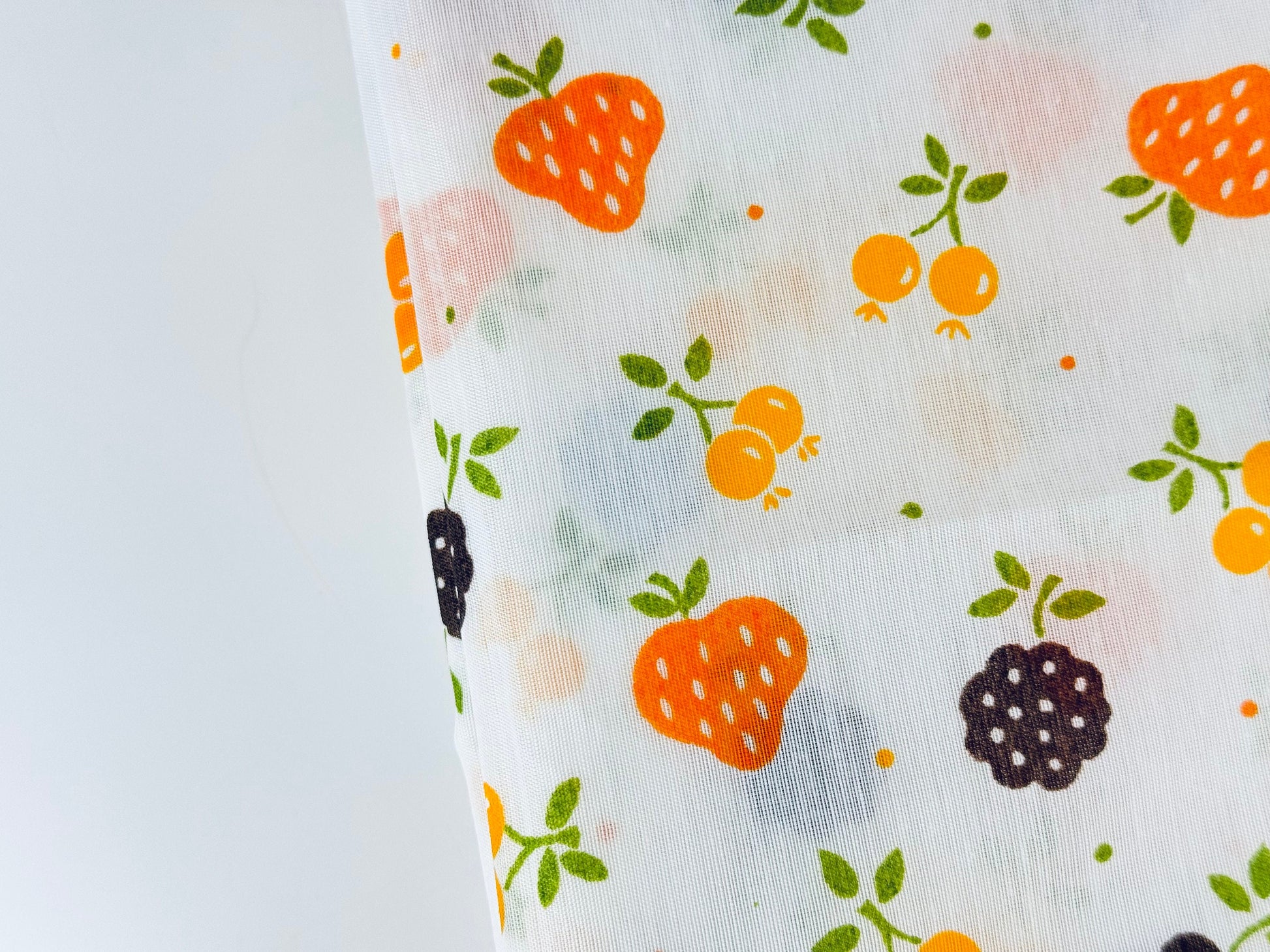 Product image for 'vintage semi sheer summer fruit fabric cheery strawberry design 45 x 116' (view 252132)