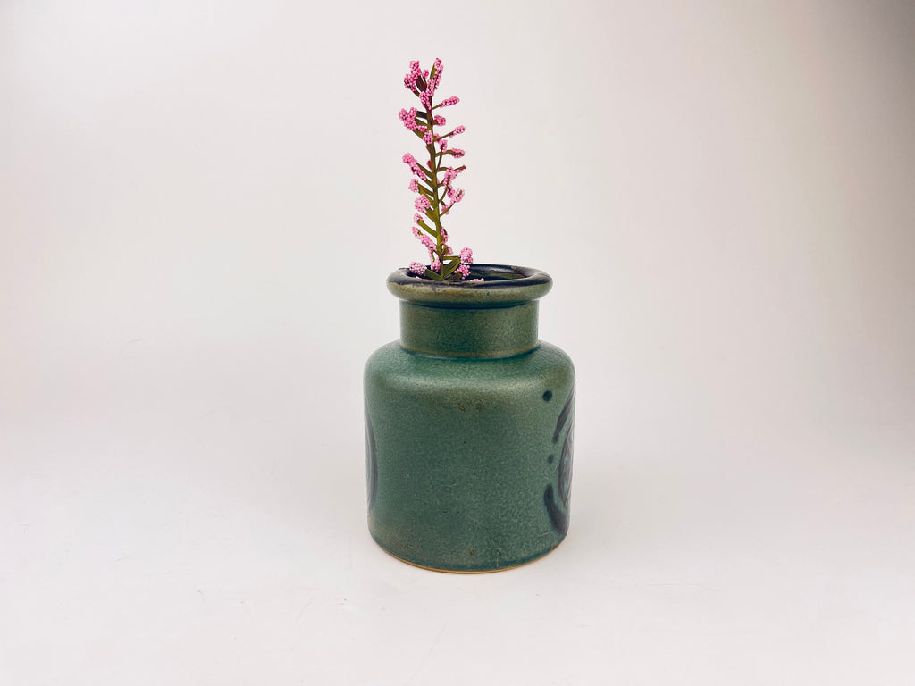 Product image for 'vintage hand painted mcm green geometric star bud vase made in japan' (view aa335f)