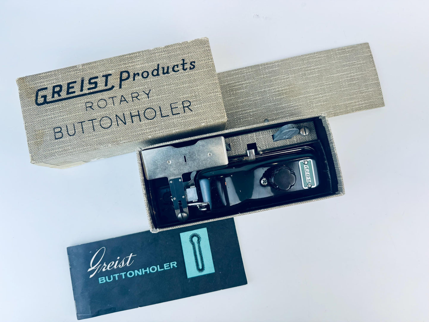 Product image for 'vintage 1950s greist rotary buttonholer model 683 box manual made in usa' (view 2b3f66)