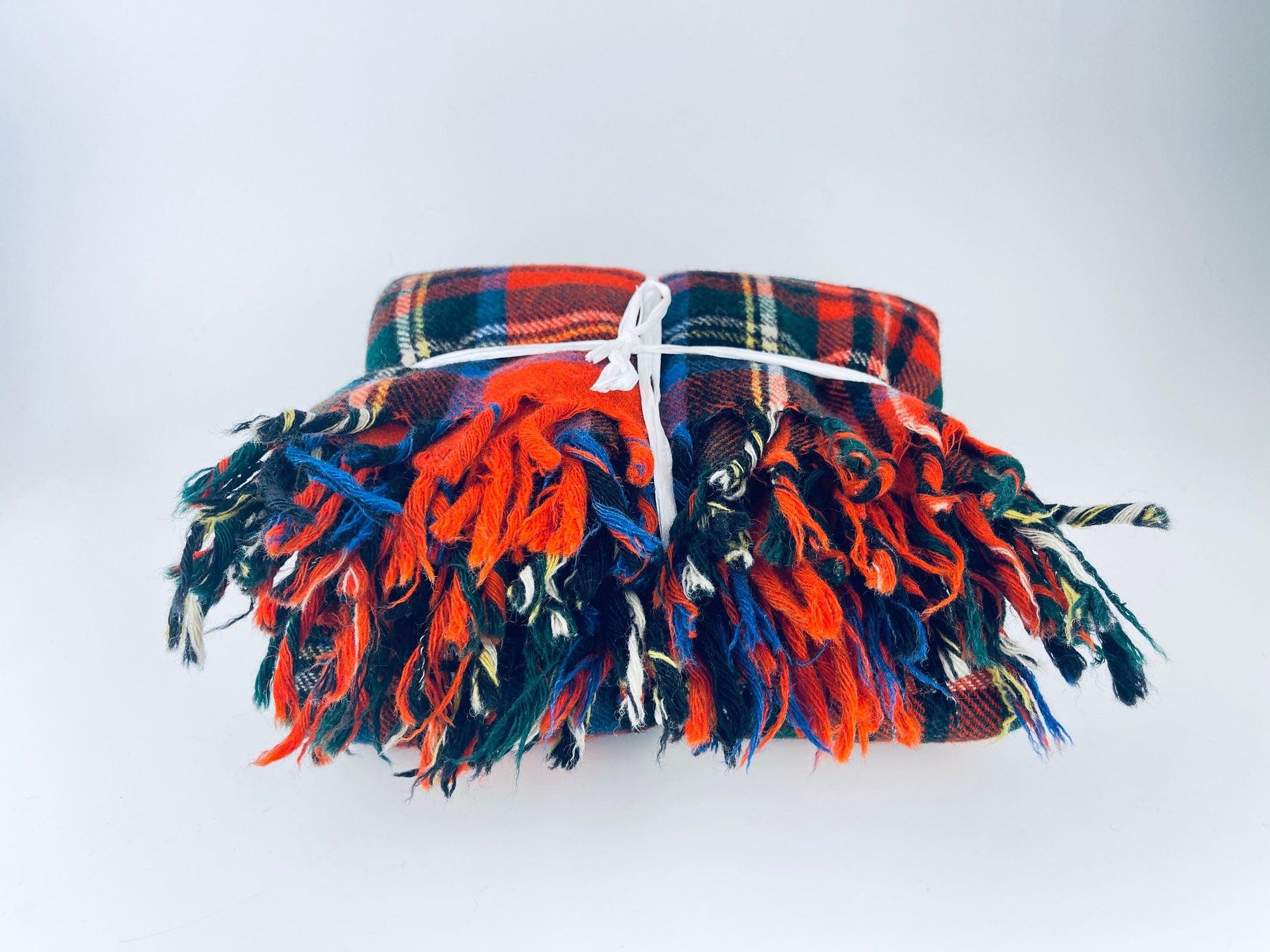 Product image for 'vintage red fringe plaid wool blanket 62 x 68' (view 00d386)