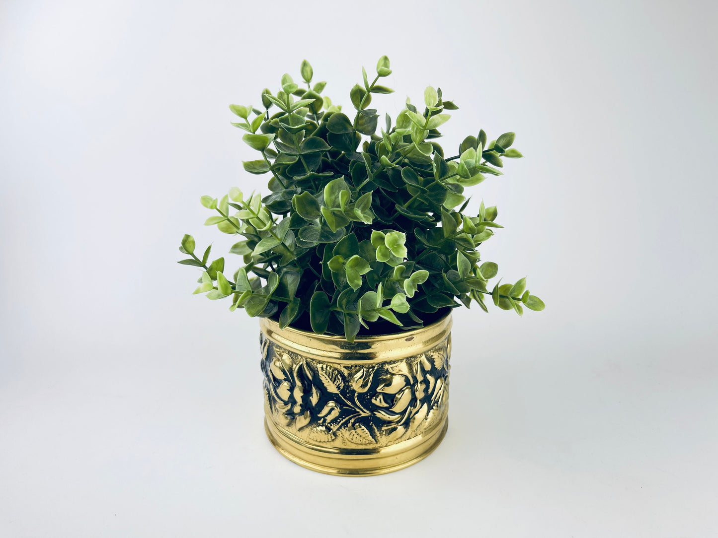 Product image for 'vintage embossed textured floral rose brass tub planter attractive aged metal patina made in england' (view 58b108)