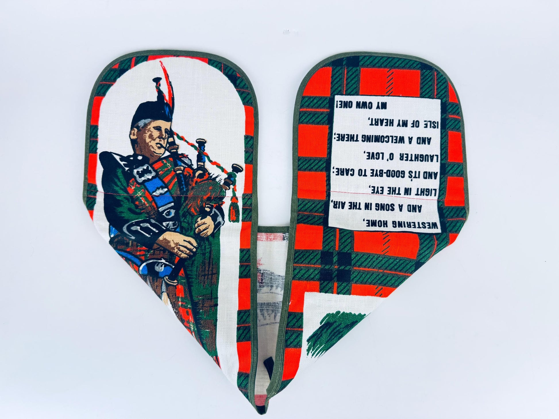 Product image for 'vintage scotland westering home bagpipes double oven mitt tartan plaid causeway uk' (view 5a93a6)