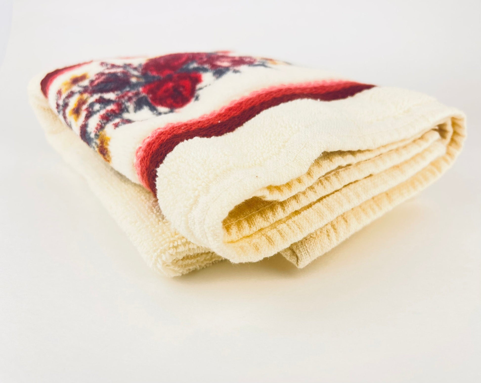 Product image for 'vintage beige red floral pattern bath shower towel vossen international made in west germany 100 cotton' (view bd194d)