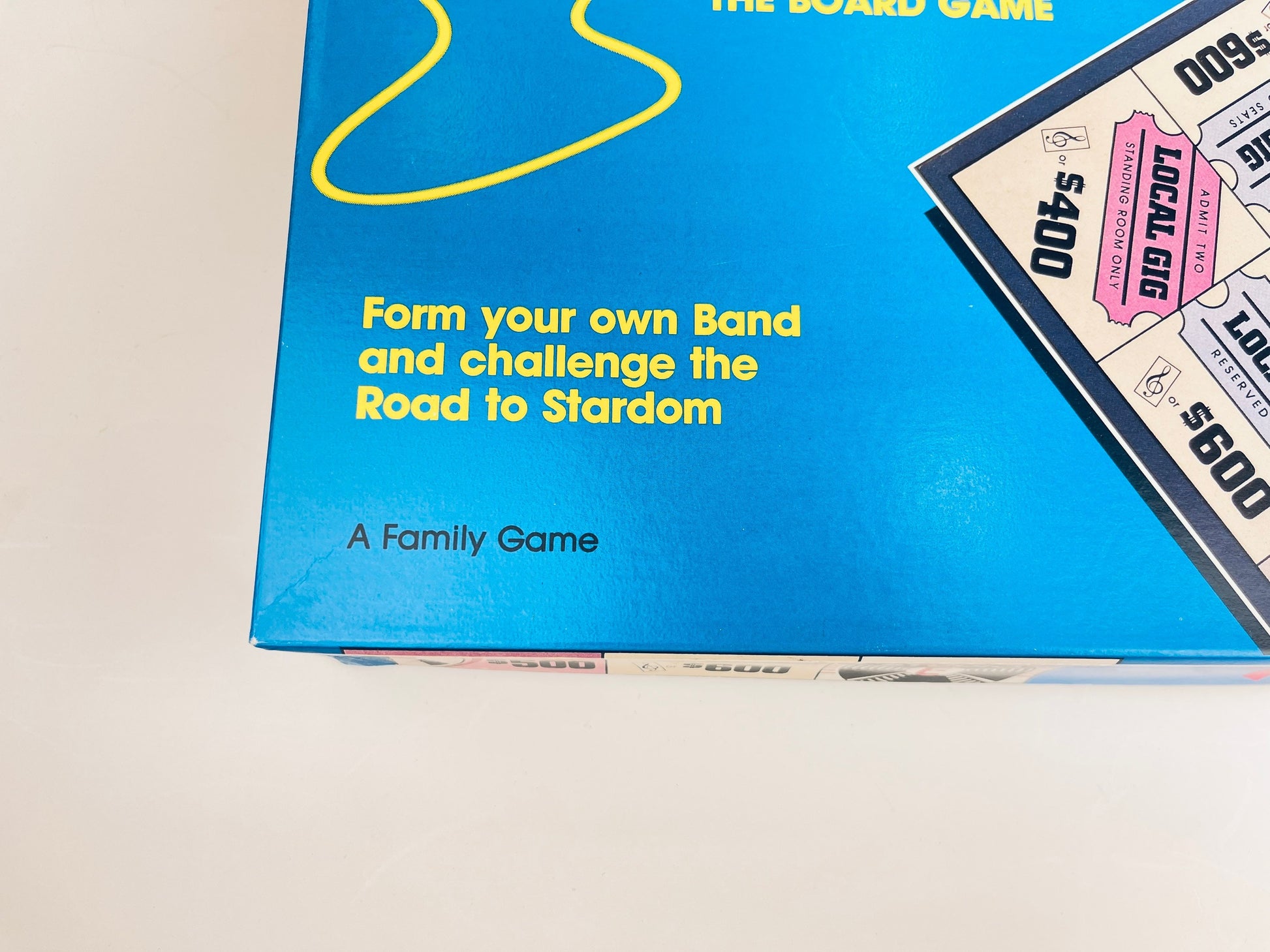 Product image for 'vintage airplay the board game form your own band challenge the road to stardom a family game made in canada' (view 58d4e9)