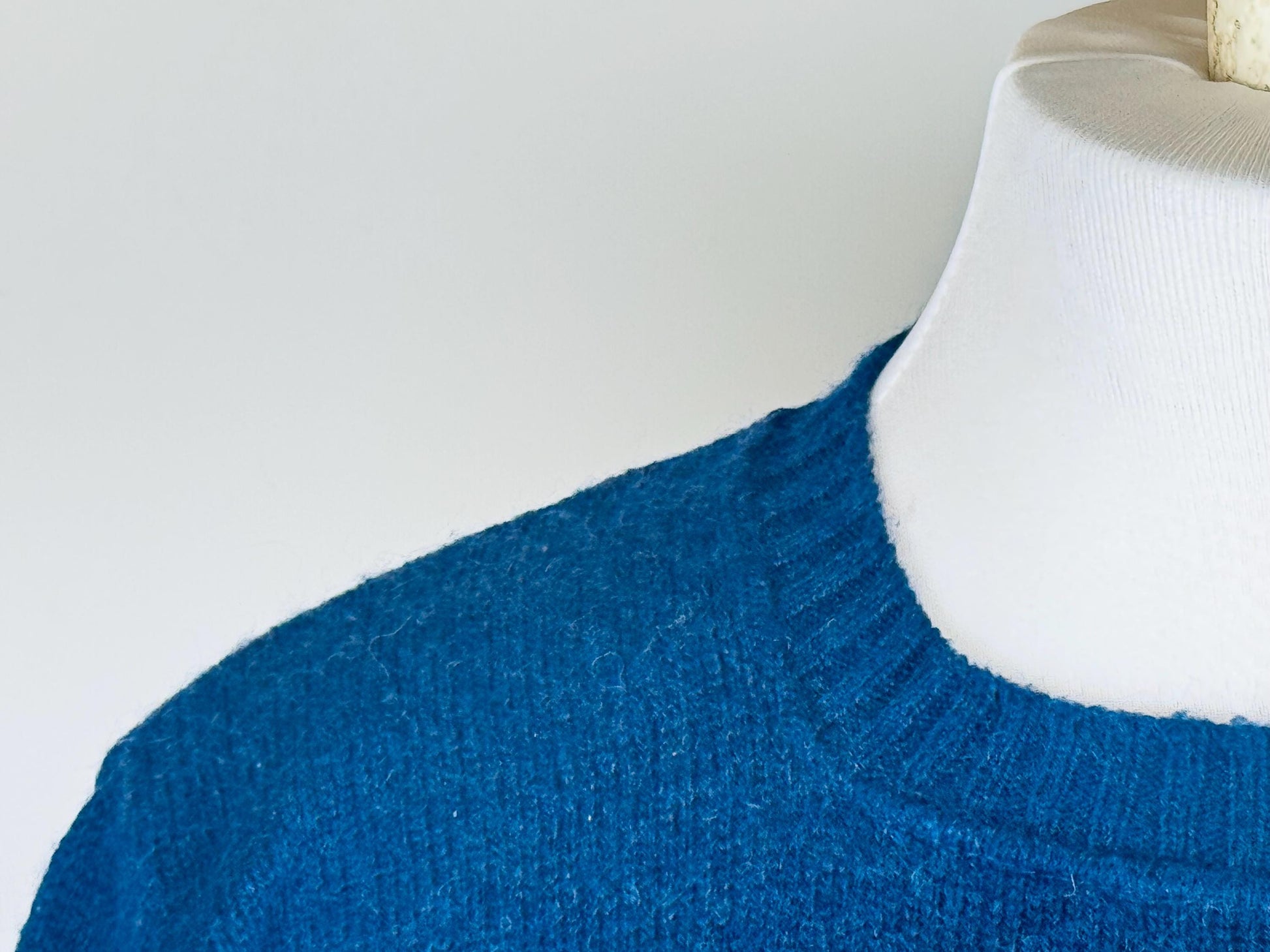 Product image for 'vintage jantzen blue wool sweater size xl made in canada' (view 25cb05)