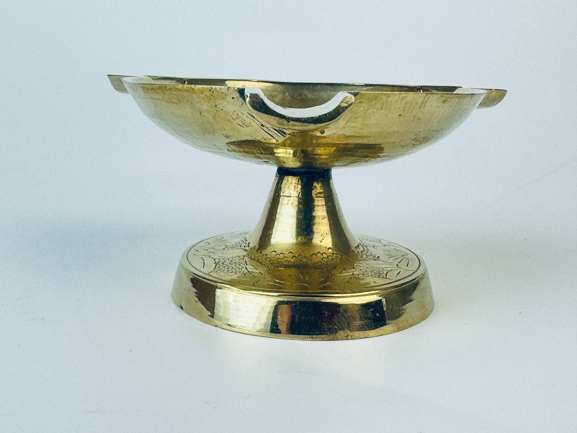 Product image for 'vintage etched brass pedestal ashtray attractive aged metal patina' (view a08a62)