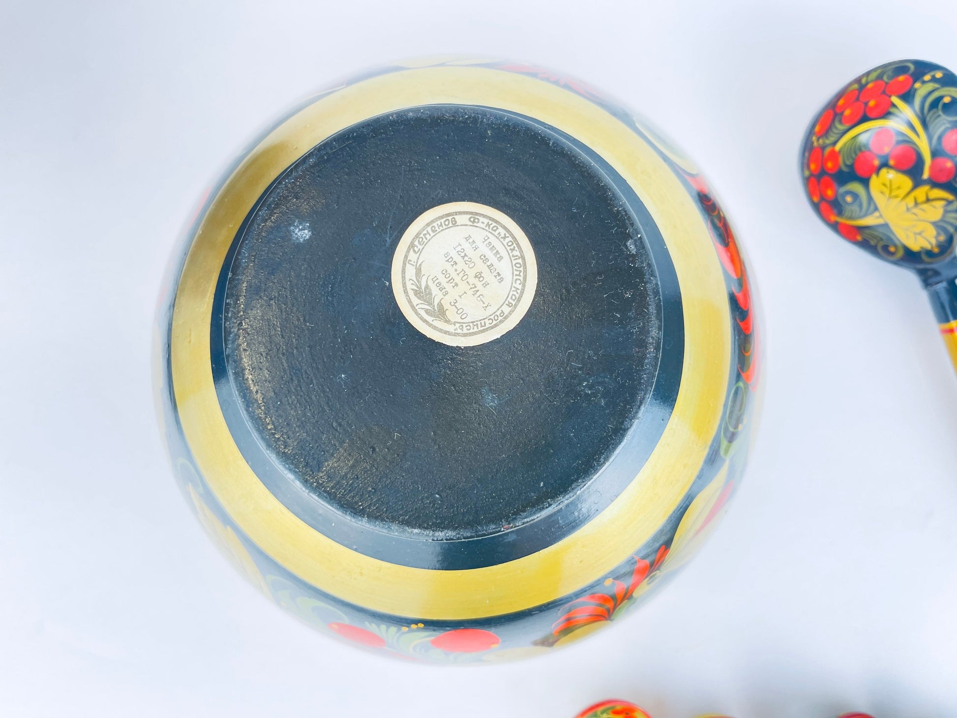 Product image for 'vintage hand painted artisan folk art soviet russia khokhloma wooden salad soup bowl spoon set made in the ussr flower scene pattern' (view 2f3277)