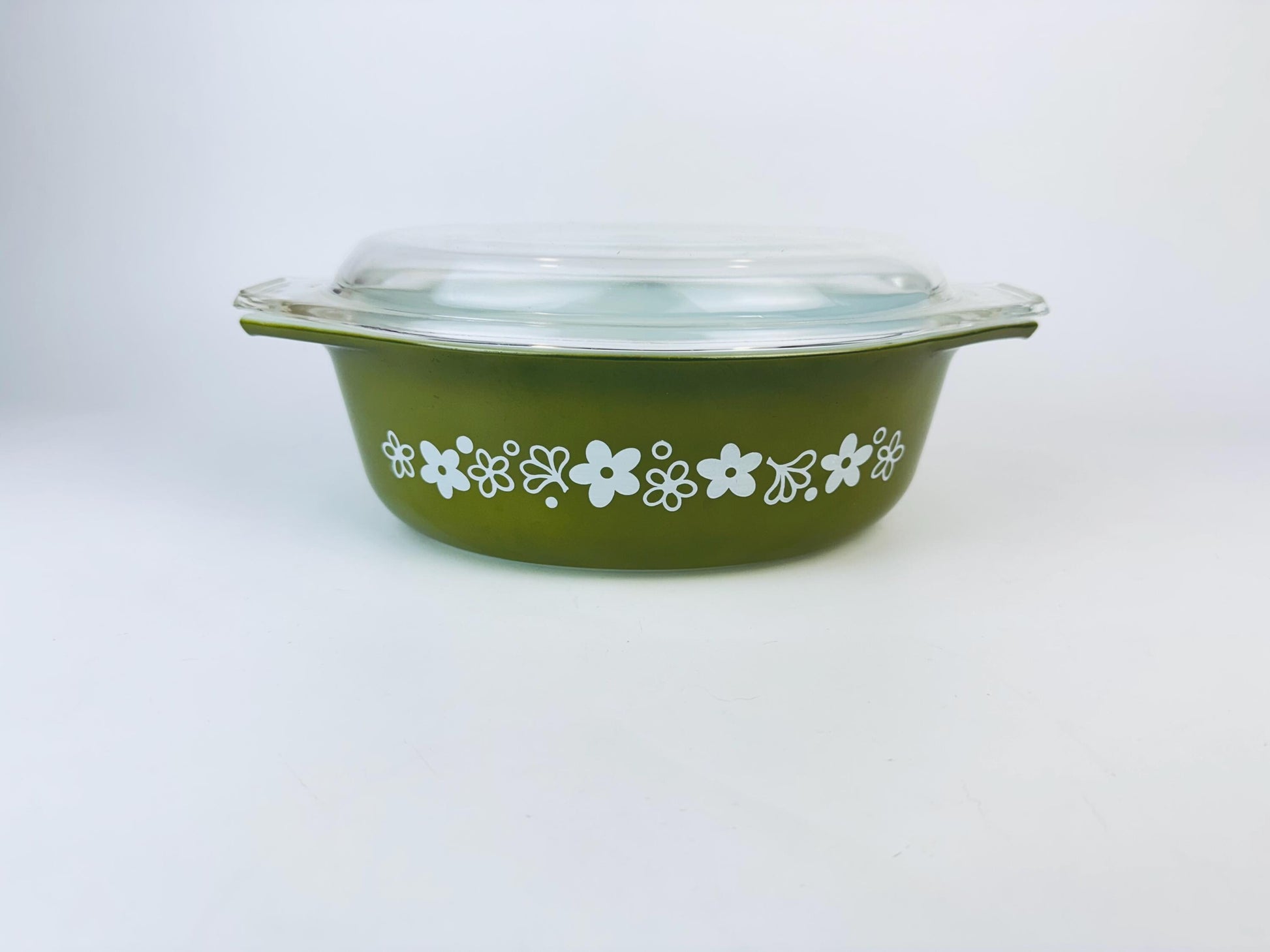 Product image for 'vintage pyrex oval casserole dish 043 1 1 2 qt green spring blossom pattern' (view 5adb40)