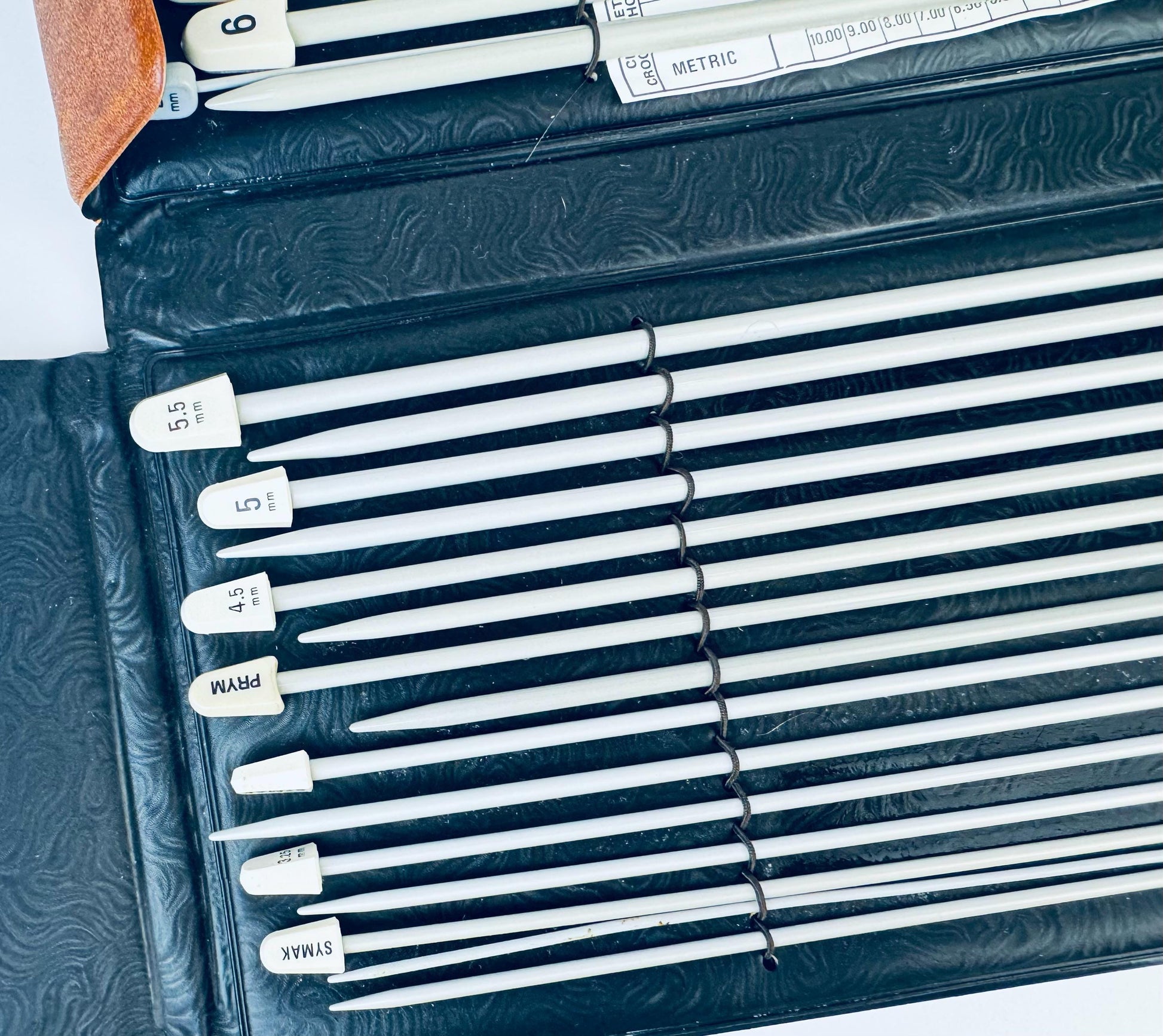 Product image for 'vintage knitting crochet needle kit includes variety needle sizes made in england' (view 094d86)
