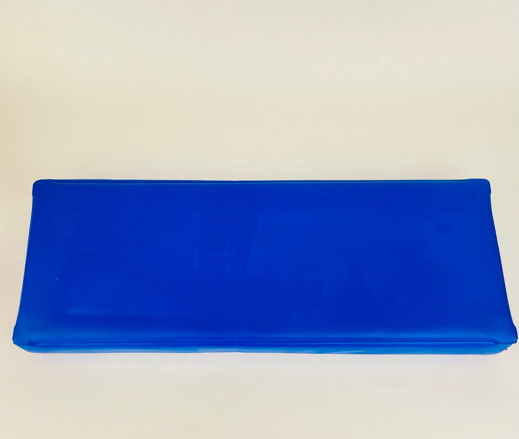 Product image for 'vintage latch knitting needle kit dcn perfecto bright blue pleather brass looking includes variety needle sizes' (view 6a17a0)