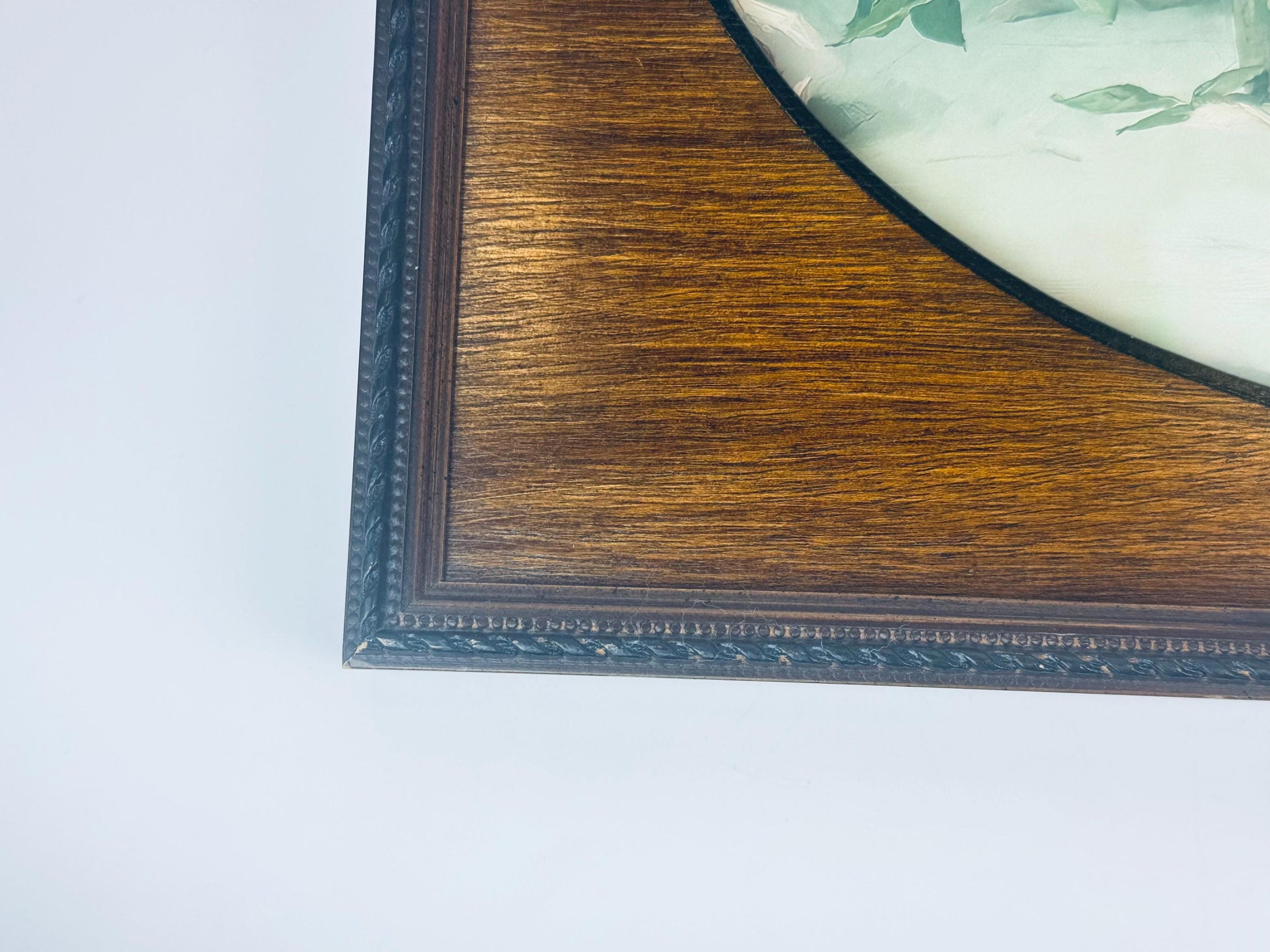 Product image for 'vintage oval wall mounted carved wood picture frame 11 x 14 scroll edge detail' (view 067a27)