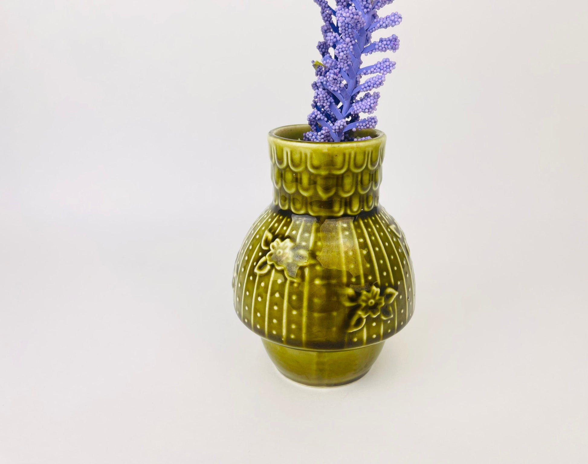 Product image for 'vintage japanese green glazed bud vase floral scalloped relief design' (view 3e4058)