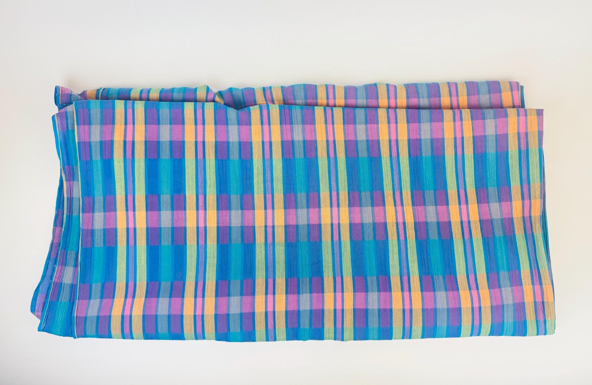 Product image for 'vintage bright pastel polyester fabric material 46 x 96' (view 1421eb)