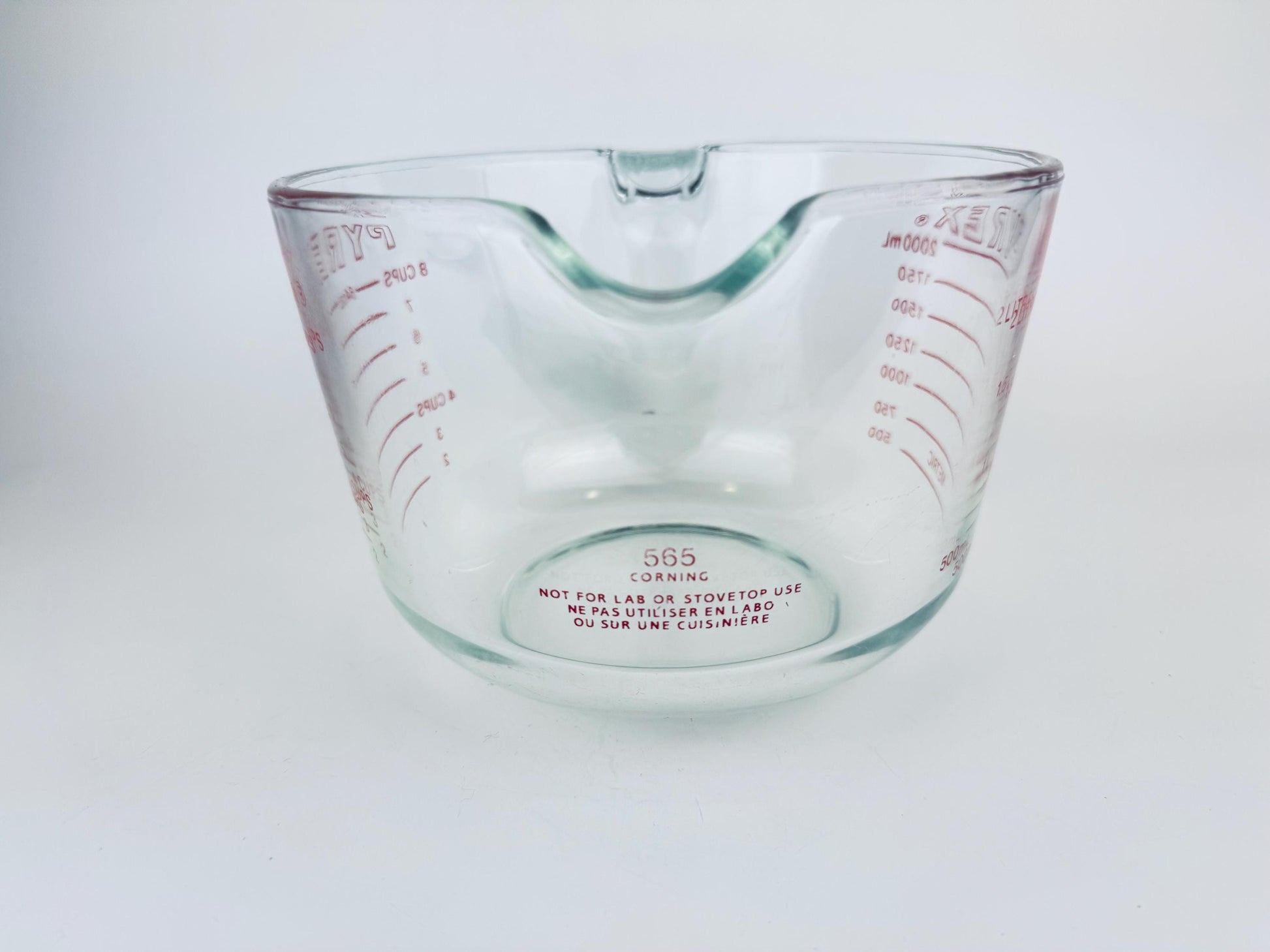 Product image for 'vintage red pyrex glass measuring cup 565 8 cups 2 litre metric imperial made in usa' (view 3cf6c7)