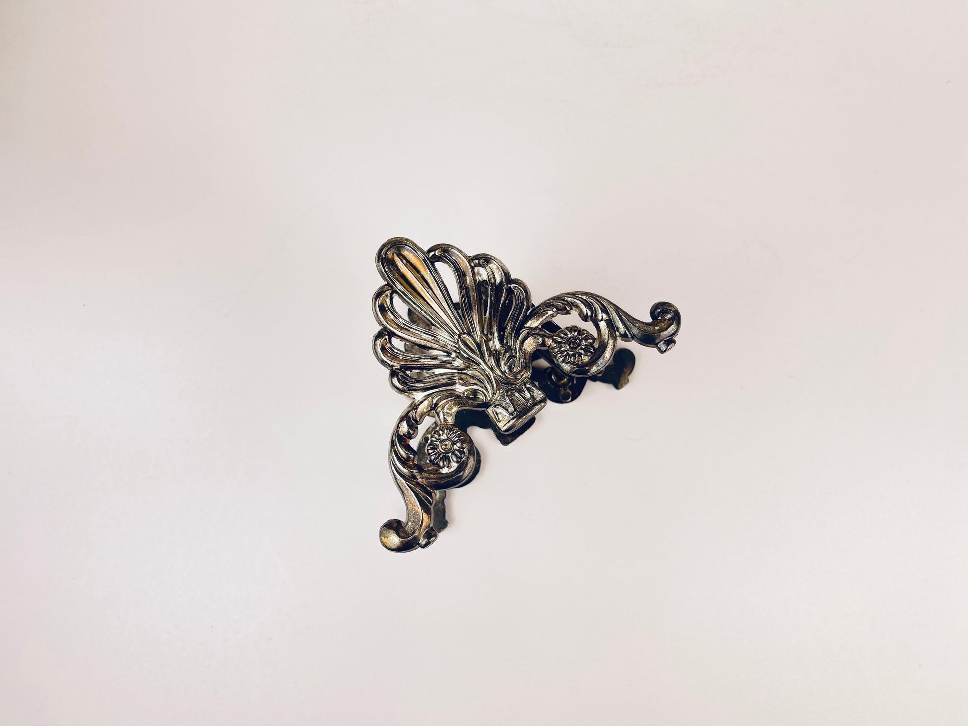 Product image for 'vintage hollywood regency silver knife holder ornate mid century kitchen accent' (view 9144d6)