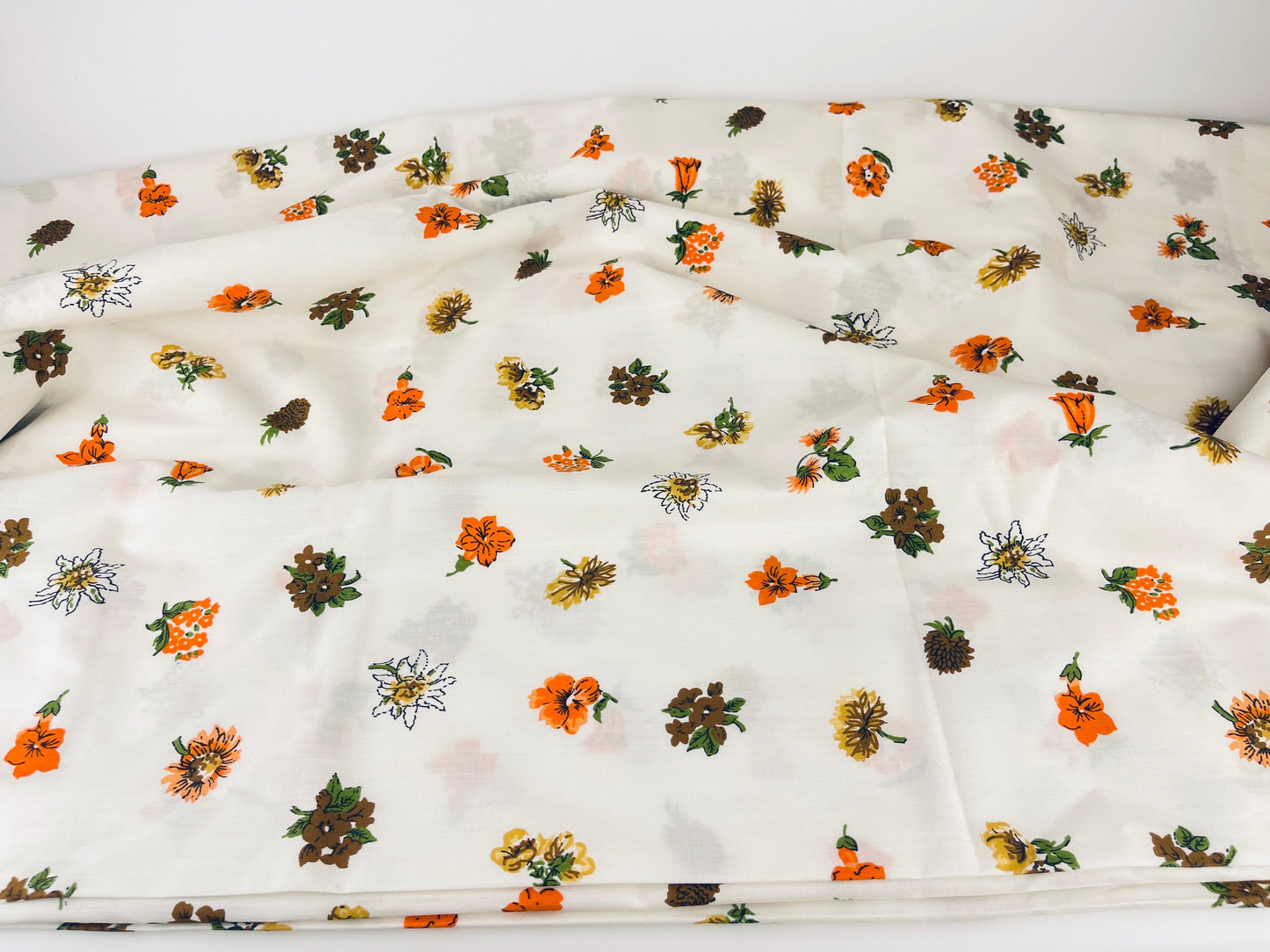 Product image for 'vintage white orange brown floral polyester fabric material 45 x 126' (view 14bd34)