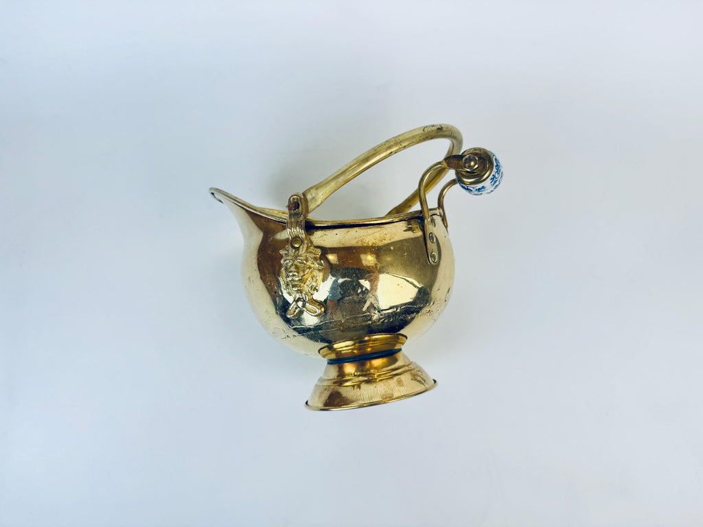 Product image for 'vintage brass lion head coal scuttle bucket elegant fireplace accent' (view ad30da)