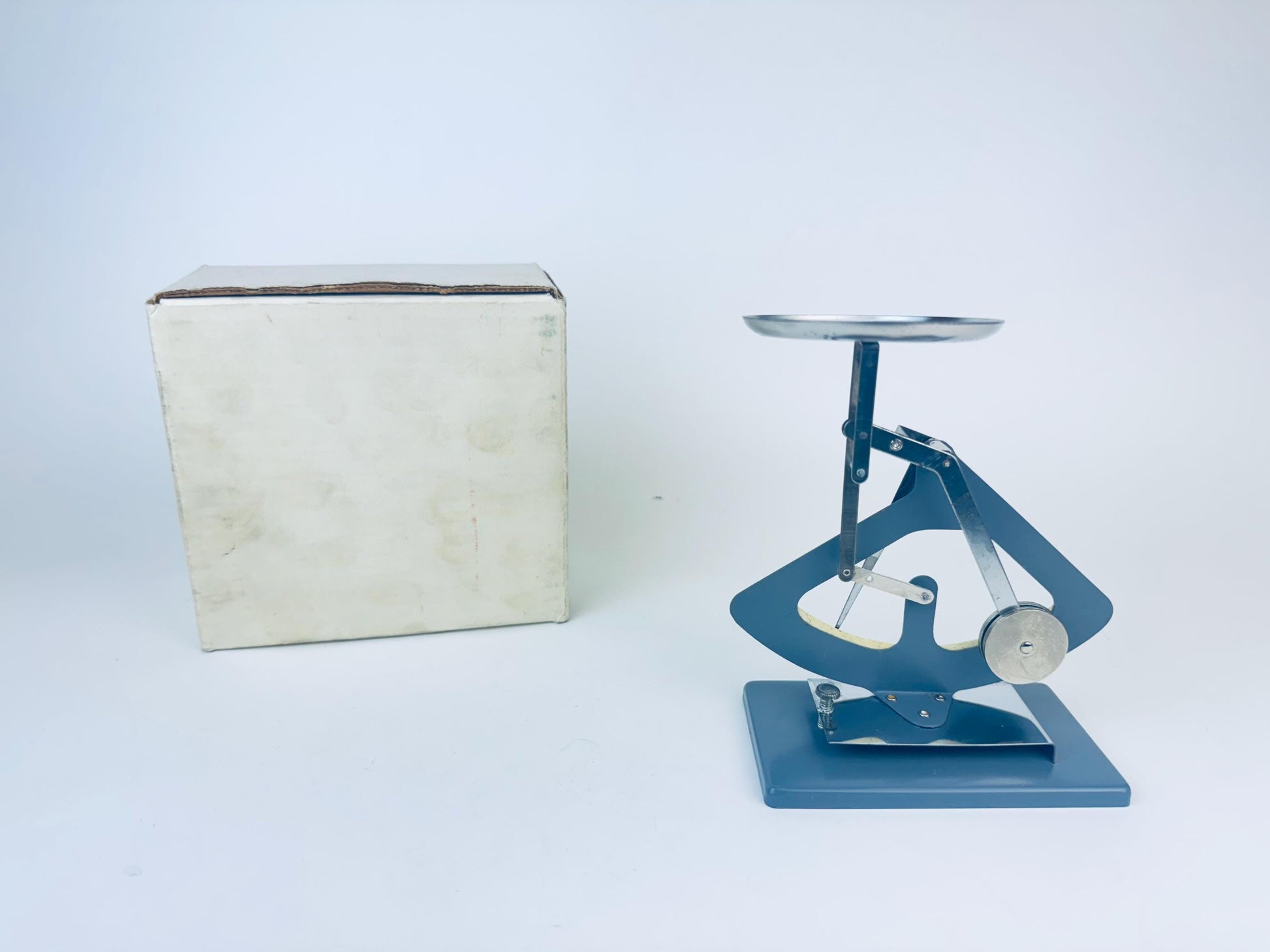 Product image for 'vintage grey silver hamilton weight scale no 50 gram penny scale' (view 4fbe52)